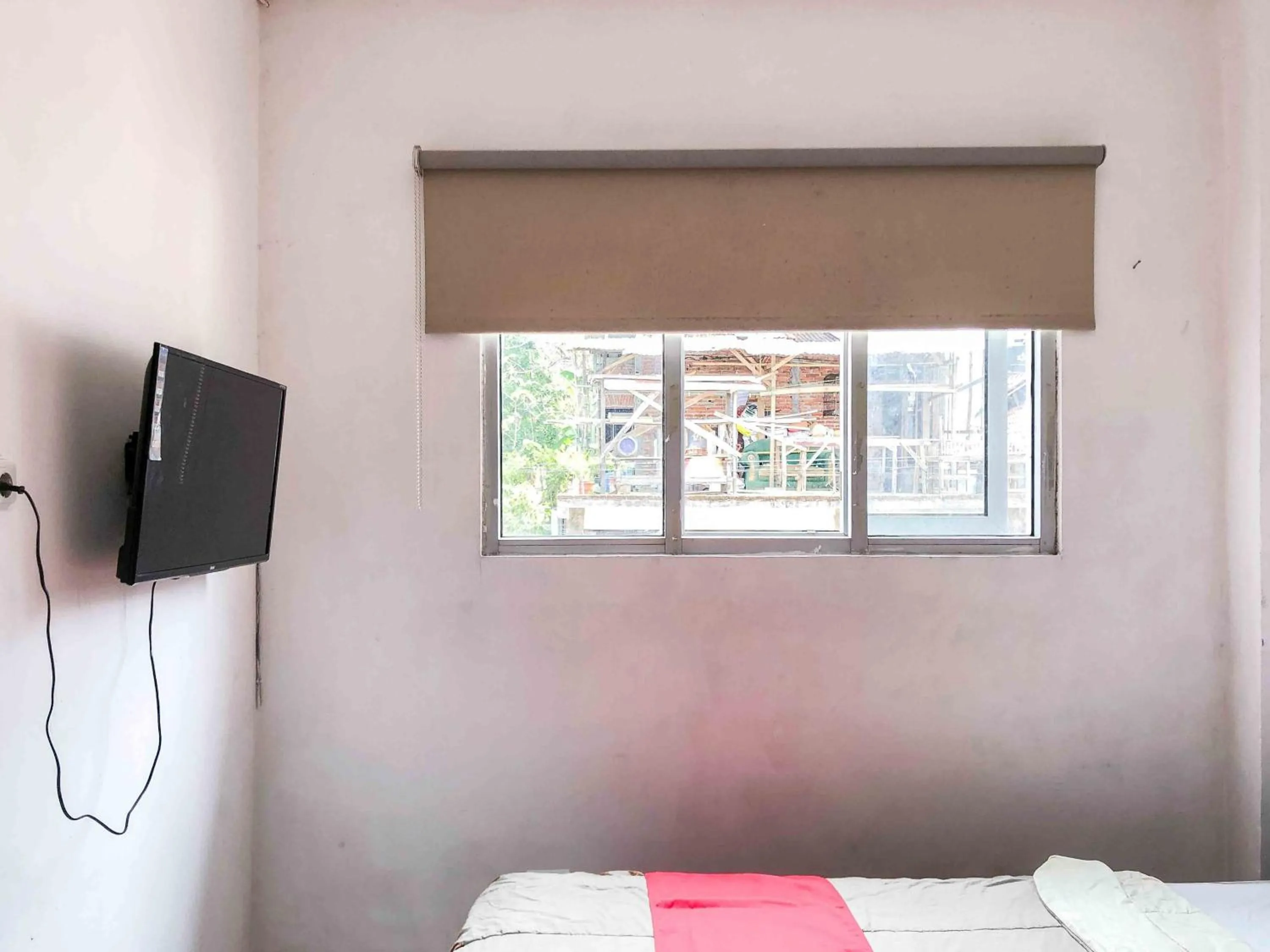 Bed in RedDoorz near Eco Green Park Batu