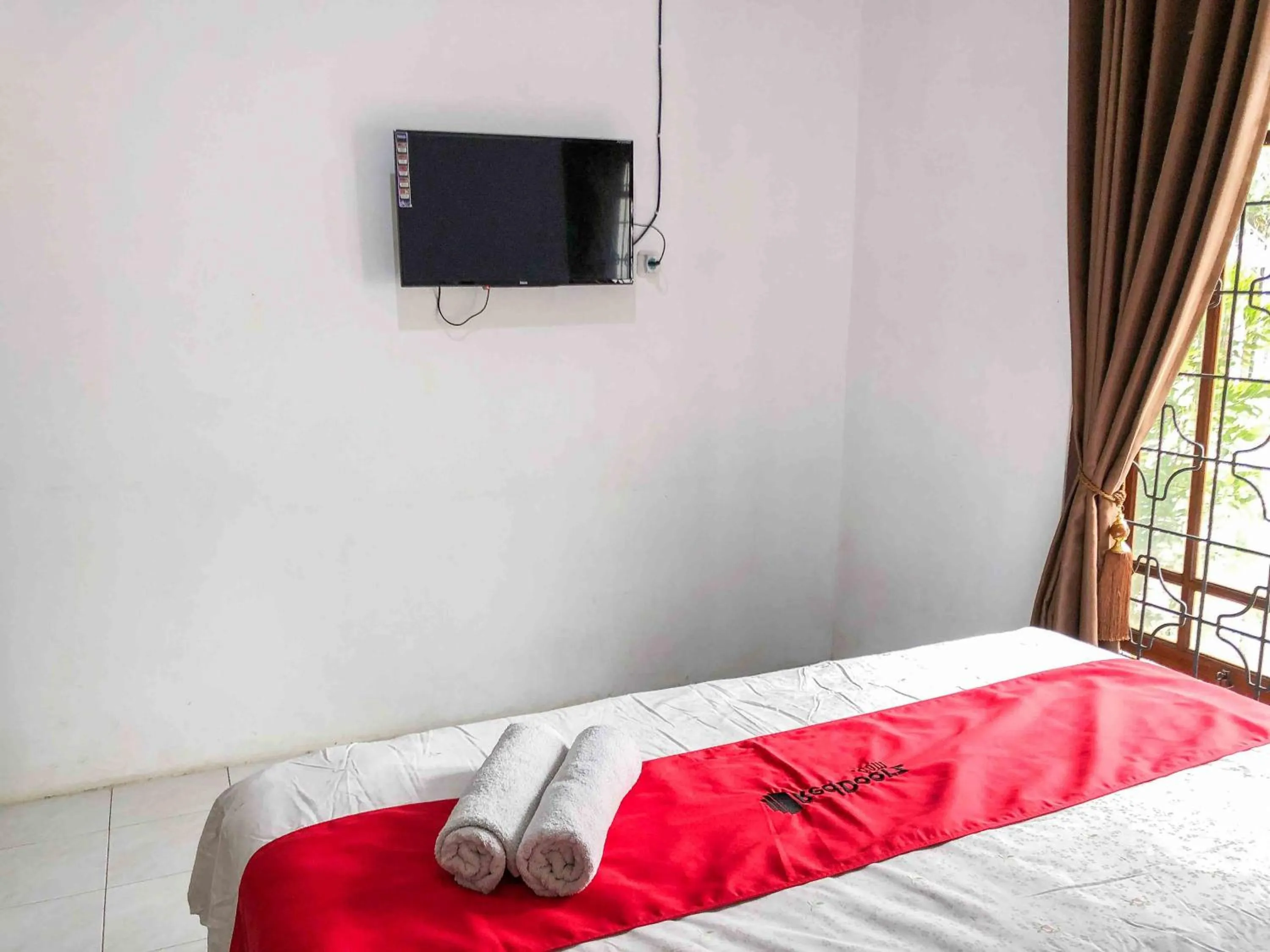 Bed in RedDoorz near Eco Green Park Batu