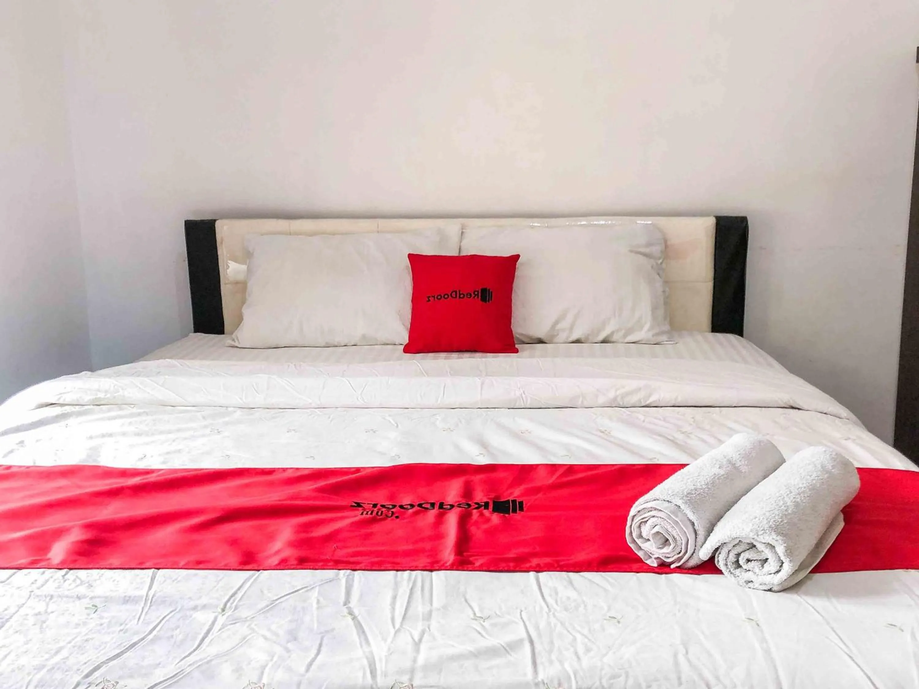 Bed in RedDoorz near Eco Green Park Batu
