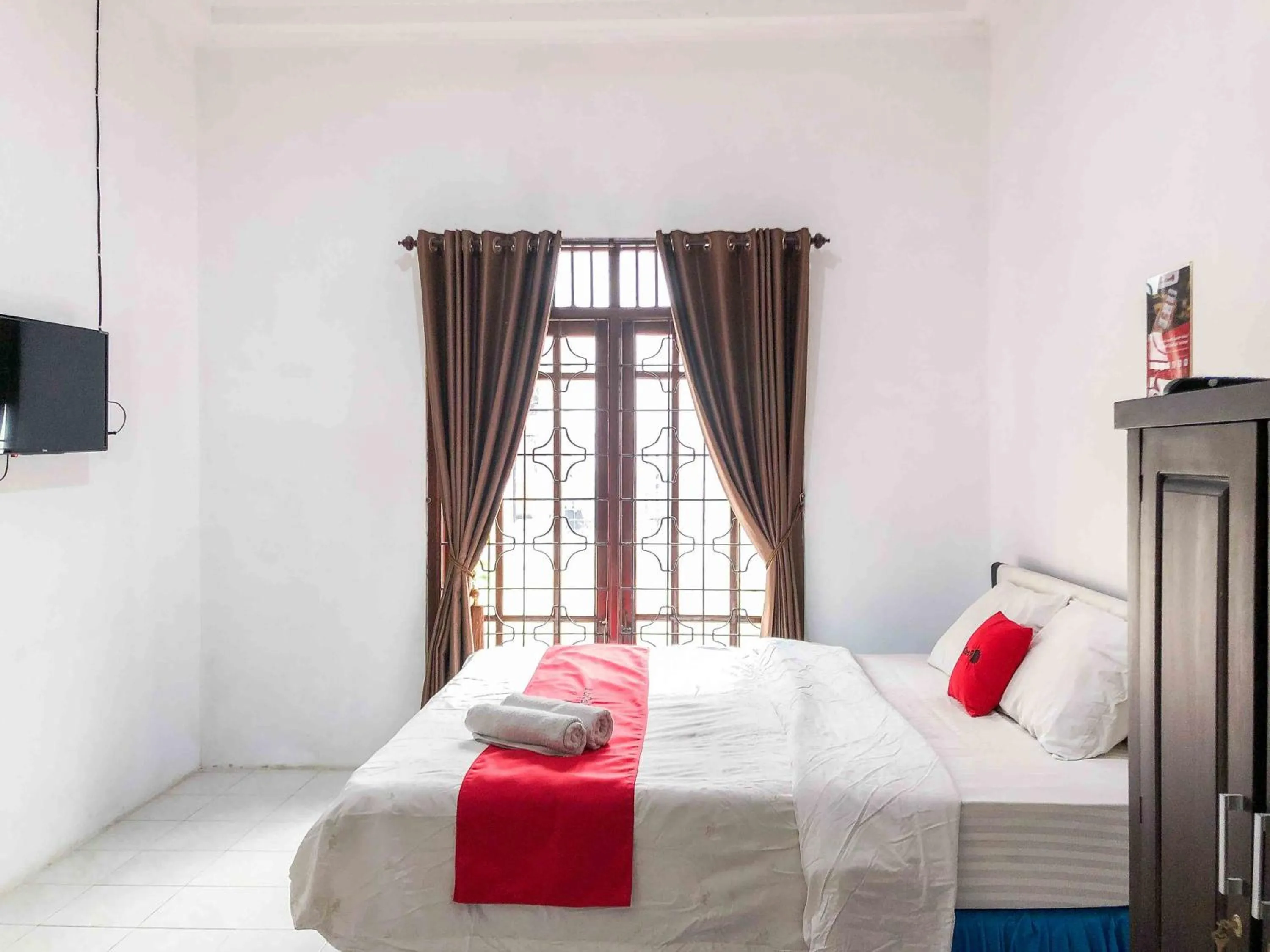 Bed in RedDoorz near Eco Green Park Batu