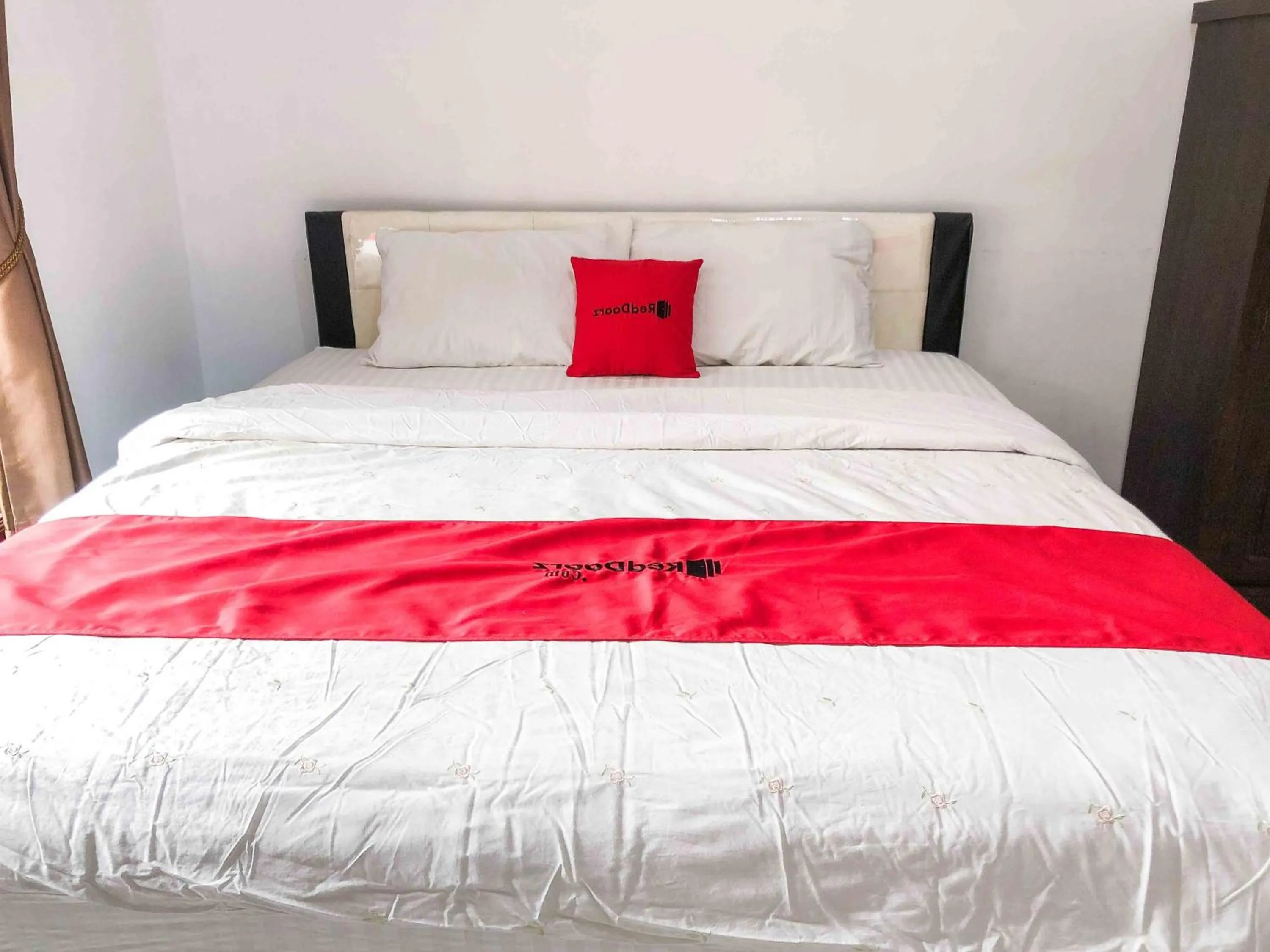 Bed in RedDoorz near Eco Green Park Batu