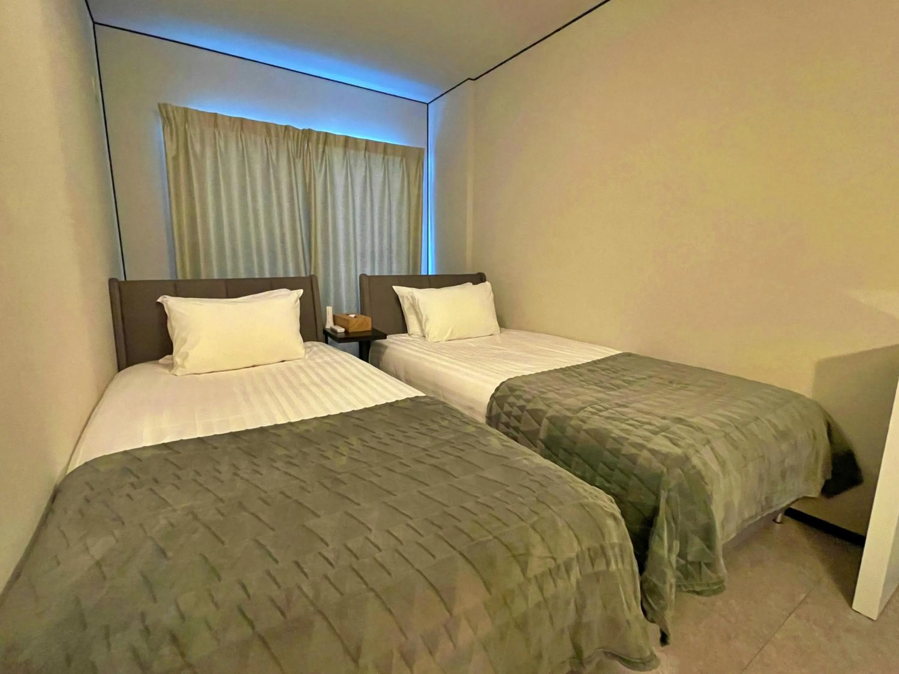 Bed in Glass Shiseikan