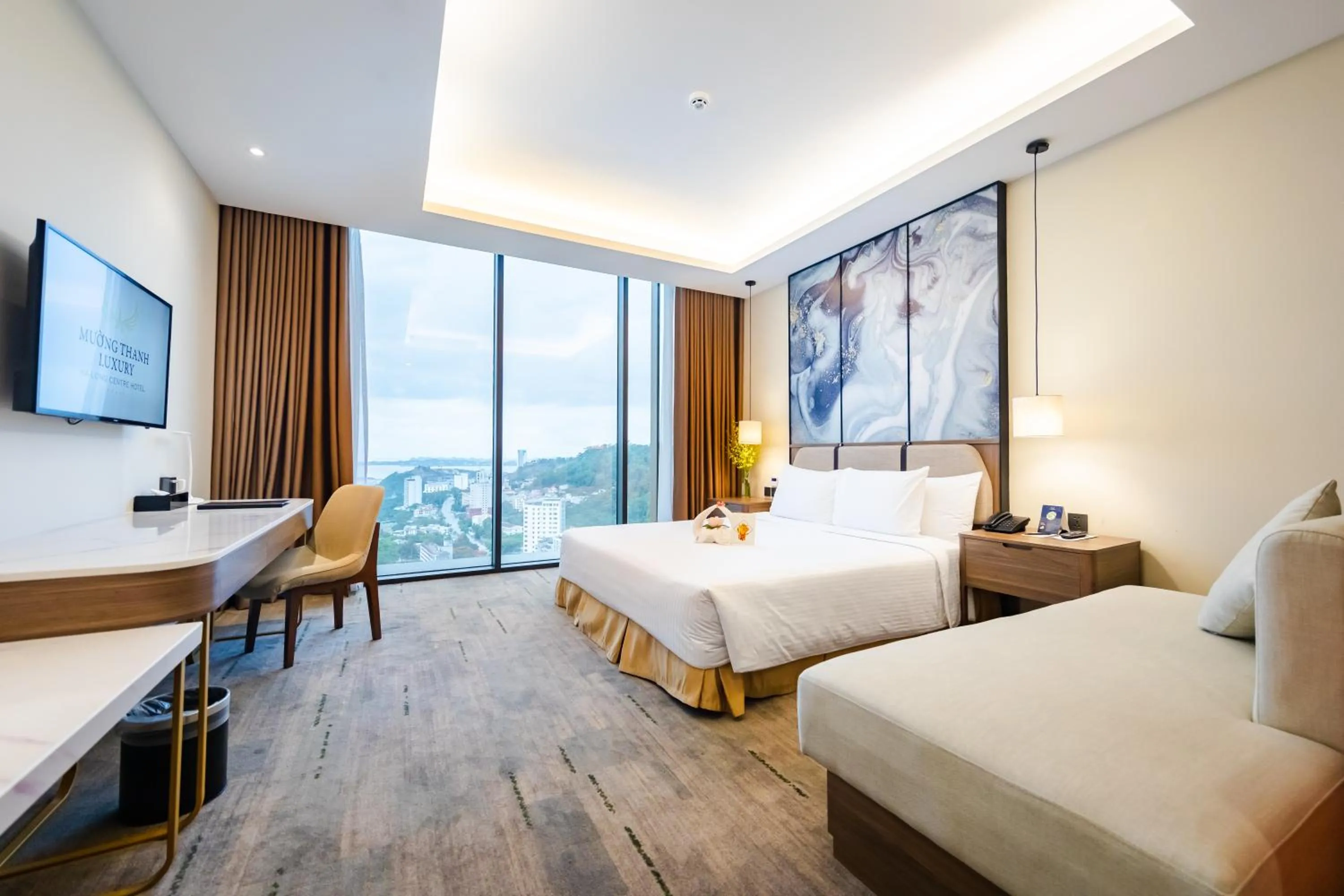 Bedroom, Bed in Muong Thanh Luxury Ha Long Centre Hotel