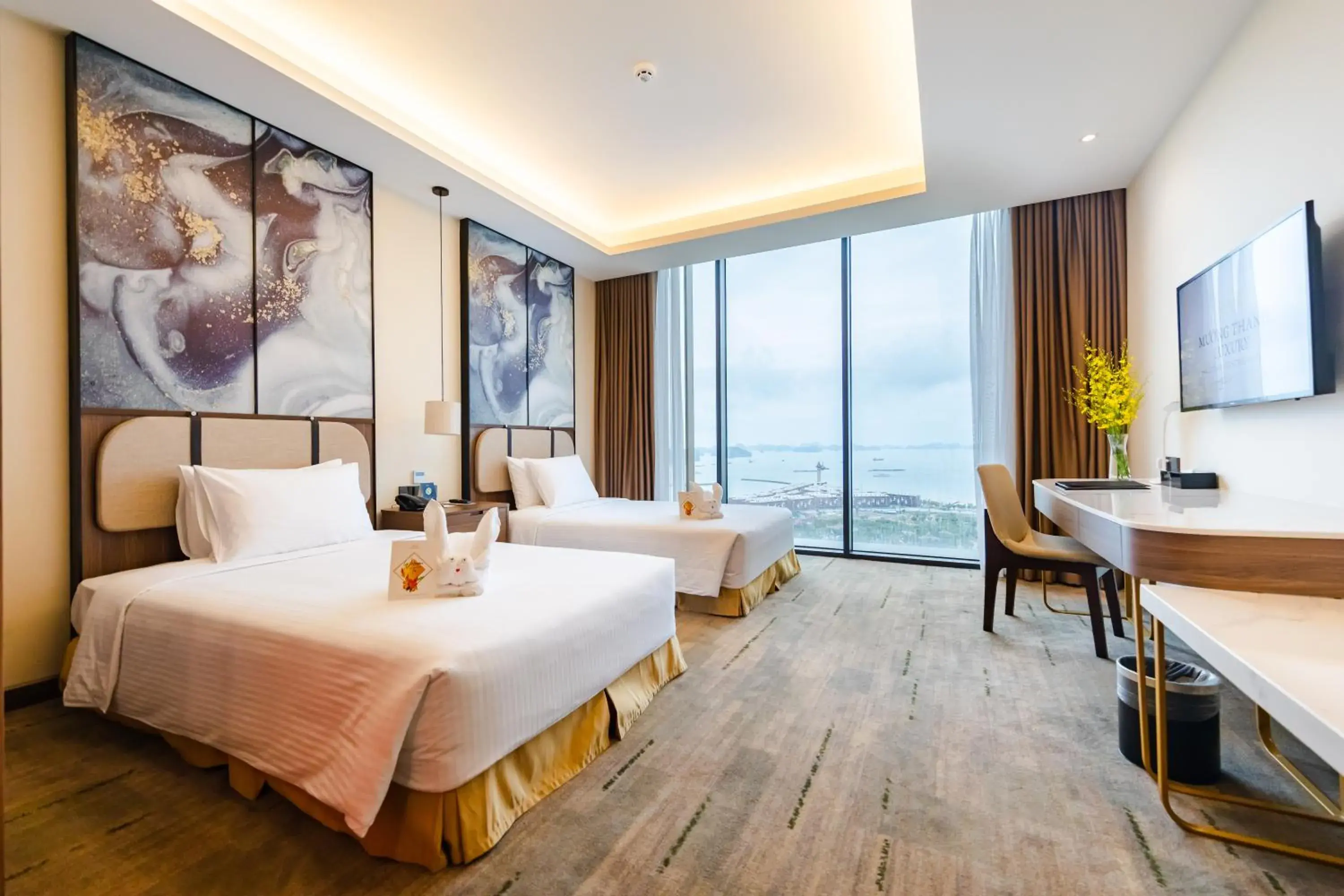 Deluxe Twin Room with Sea View in Muong Thanh Luxury Ha Long Centre Hotel Deluxe Twin Room with Sea View in Muong Thanh Luxury Ha Long Centre Hotel