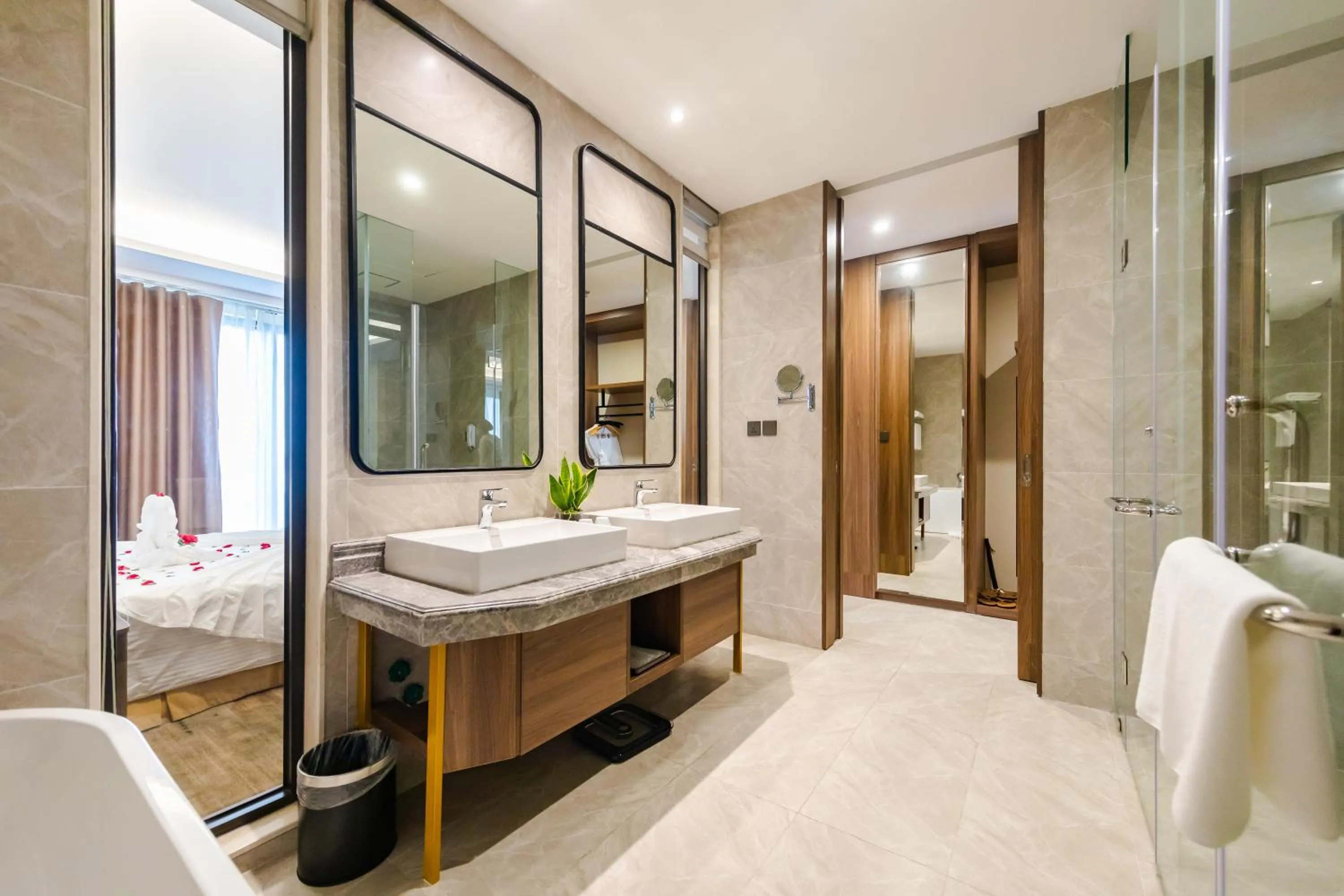 Bathroom in Muong Thanh Luxury Ha Long Centre Hotel