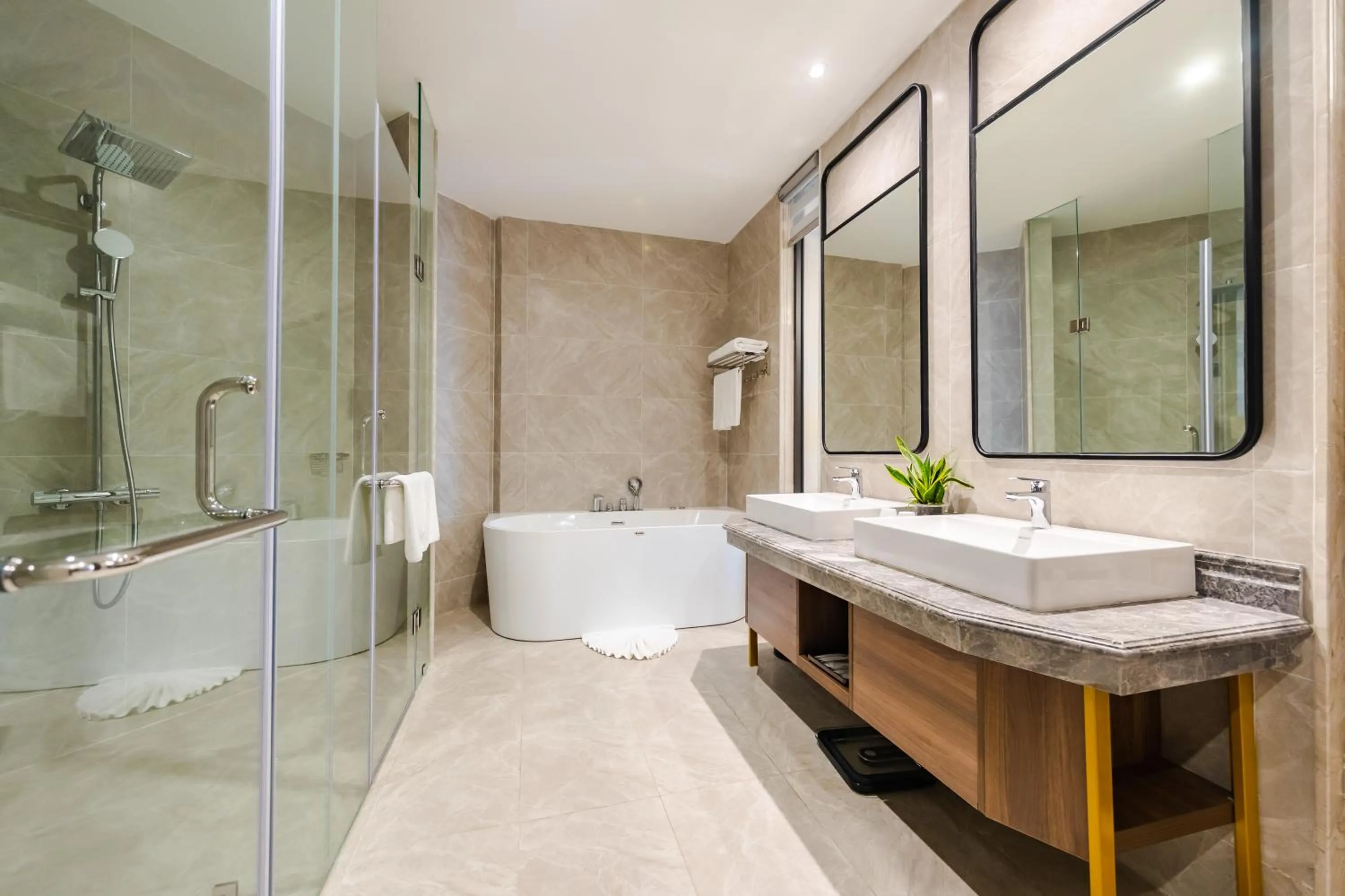 Bathroom in Muong Thanh Luxury Ha Long Centre Hotel