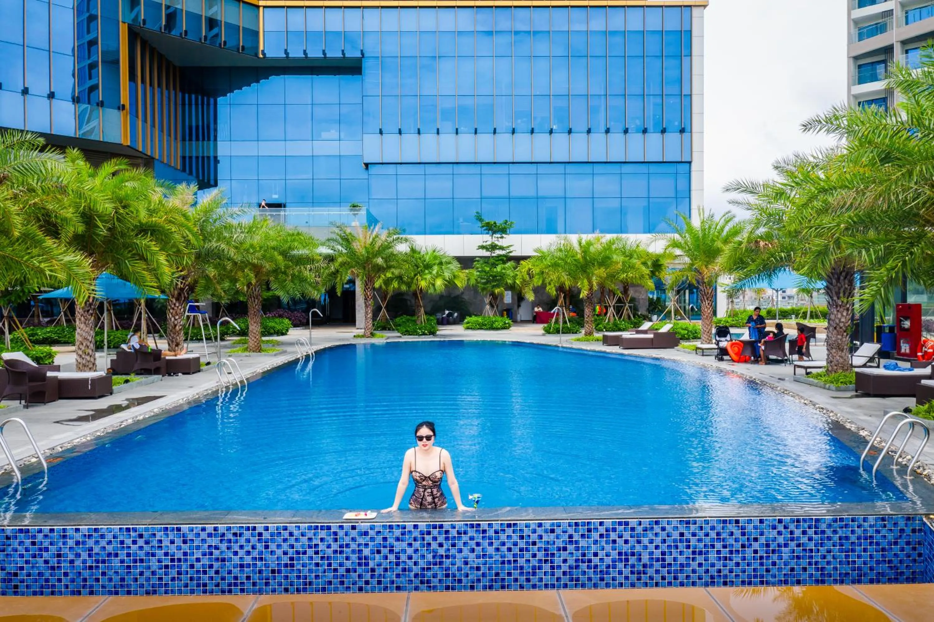 Swimming pool in Muong Thanh Luxury Ha Long Centre Hotel