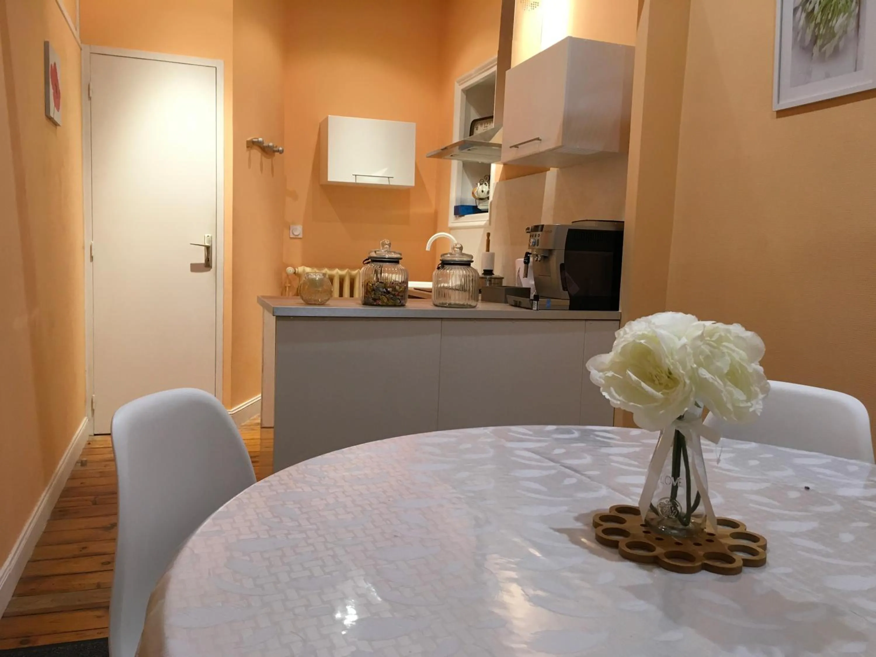 Dining area in L'hommage