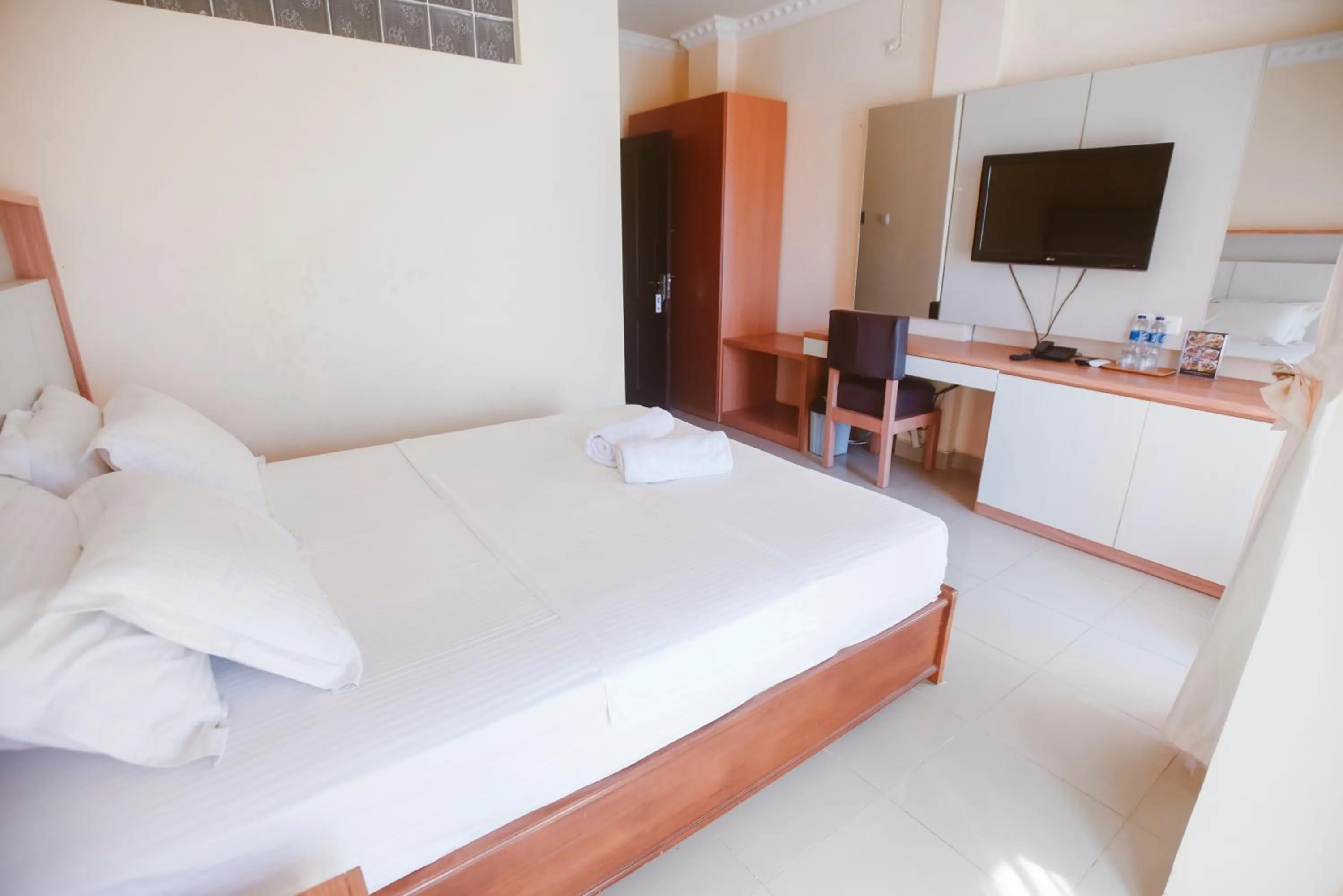 Communal lounge/ TV room, Bed in CHRYSANT HOTEL & RESORT