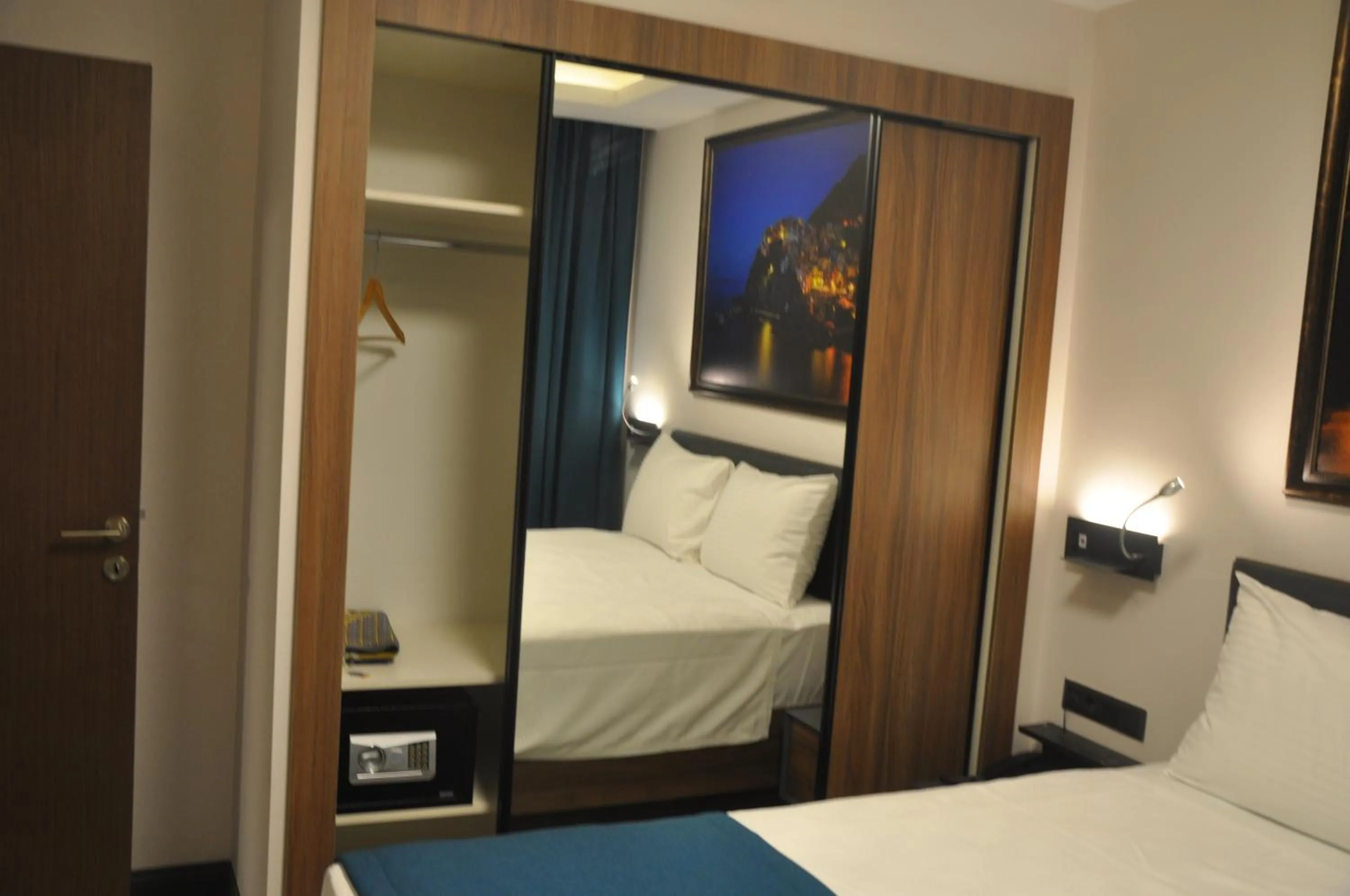 Bedroom, Bed in GOLAZ SUİT OTEL