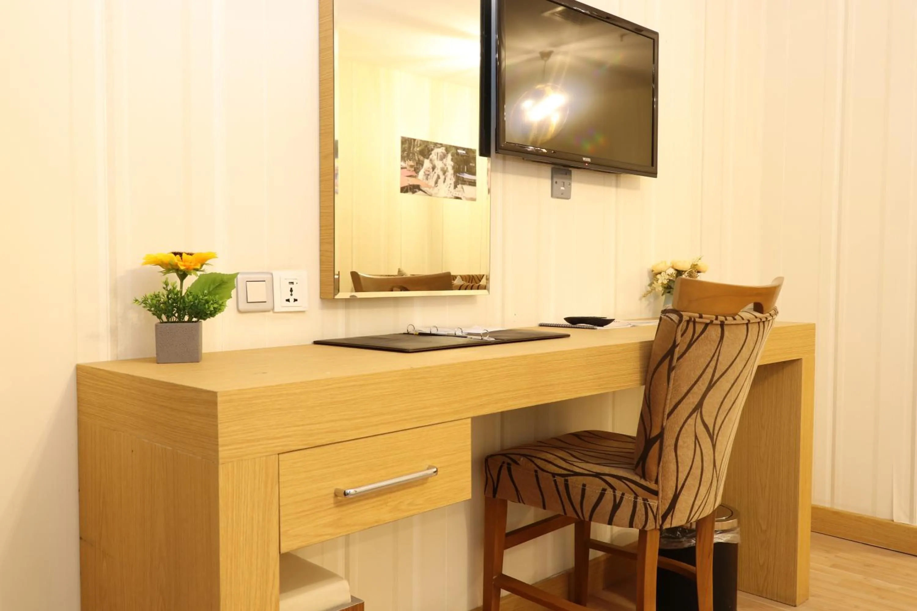 Communal lounge/ TV room in Classy Hotel Erbil