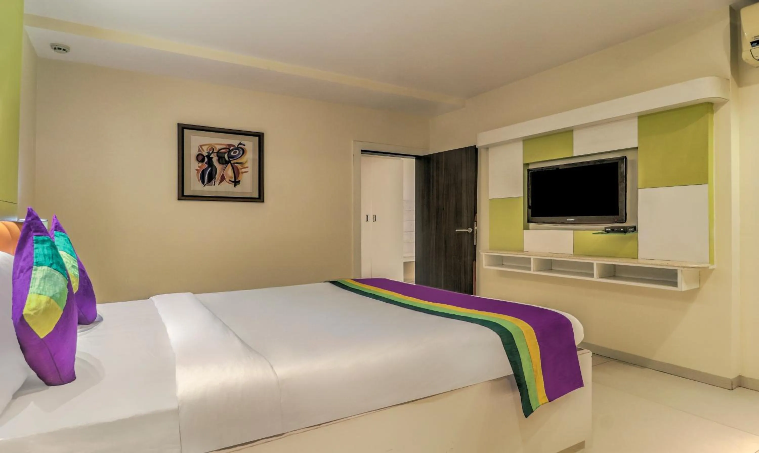 Bedroom, Bed in Treebo Premium Metropolis