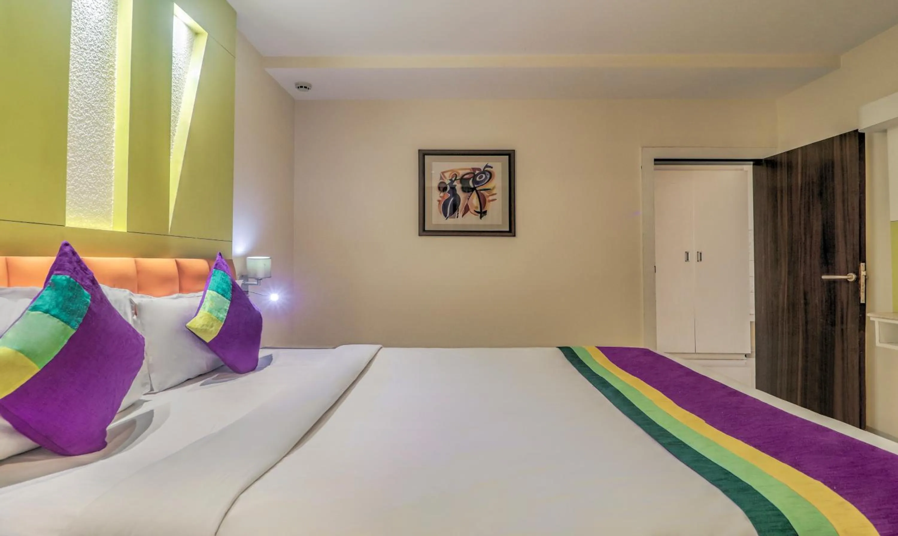 Bedroom, Bed in Treebo Premium Metropolis