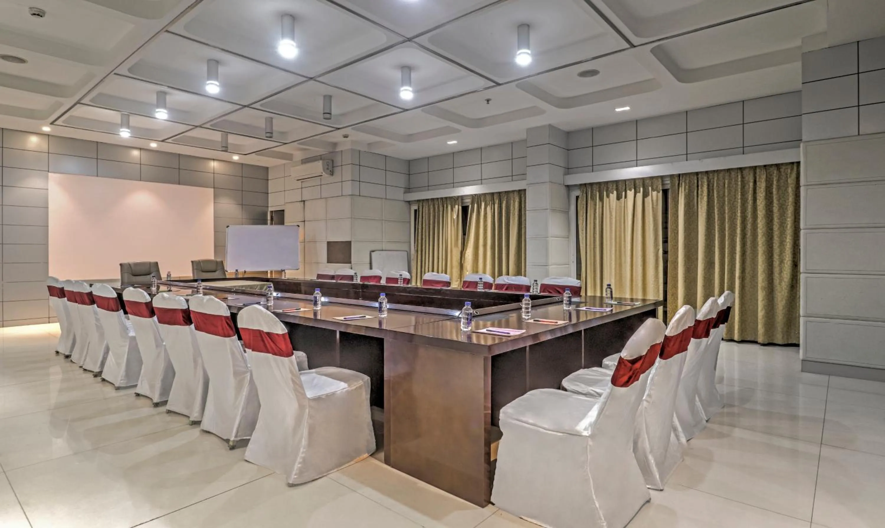 Meeting/conference room in Treebo Premium Metropolis