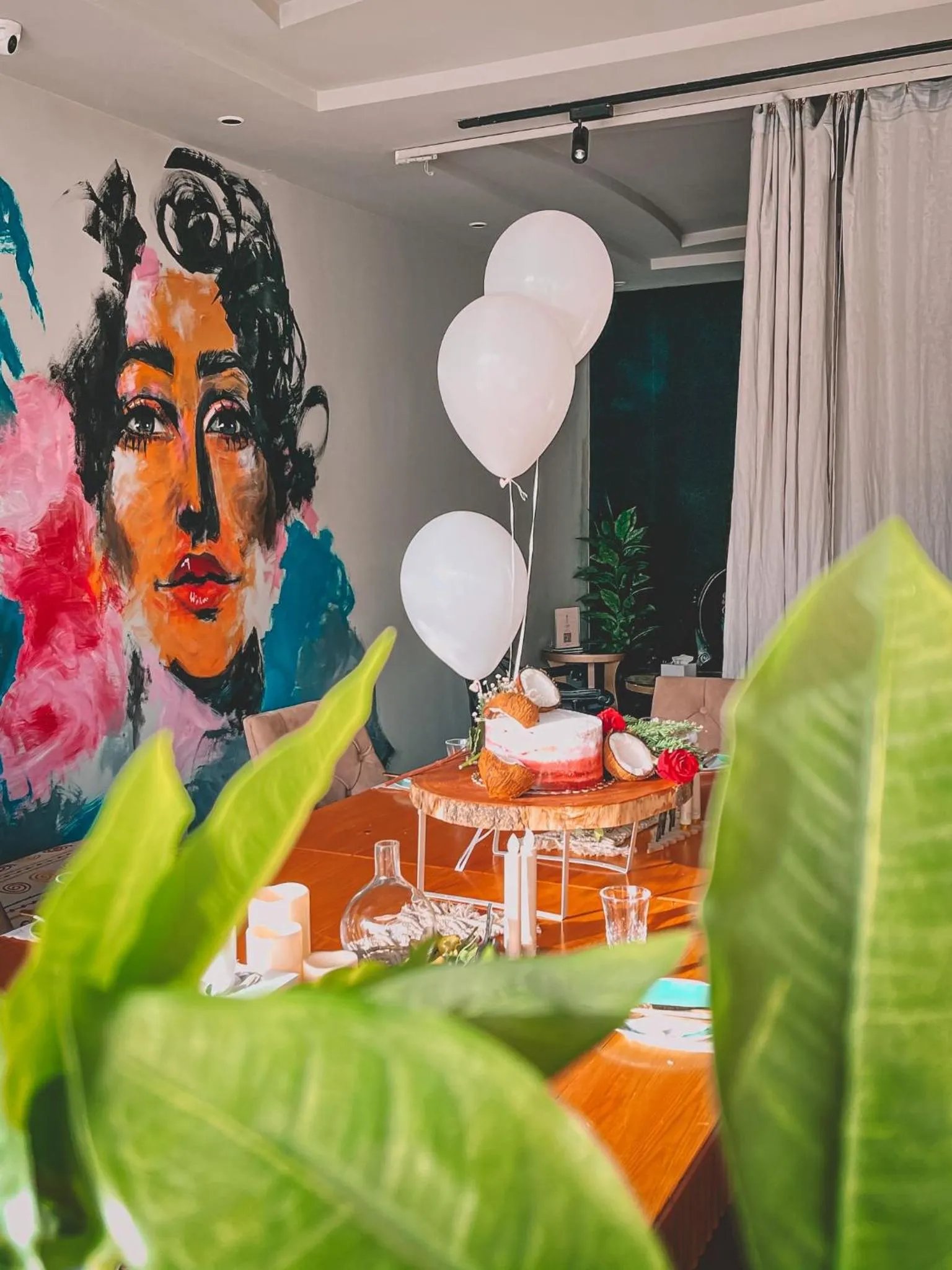 Restaurant/places to eat in Sharz Hotel