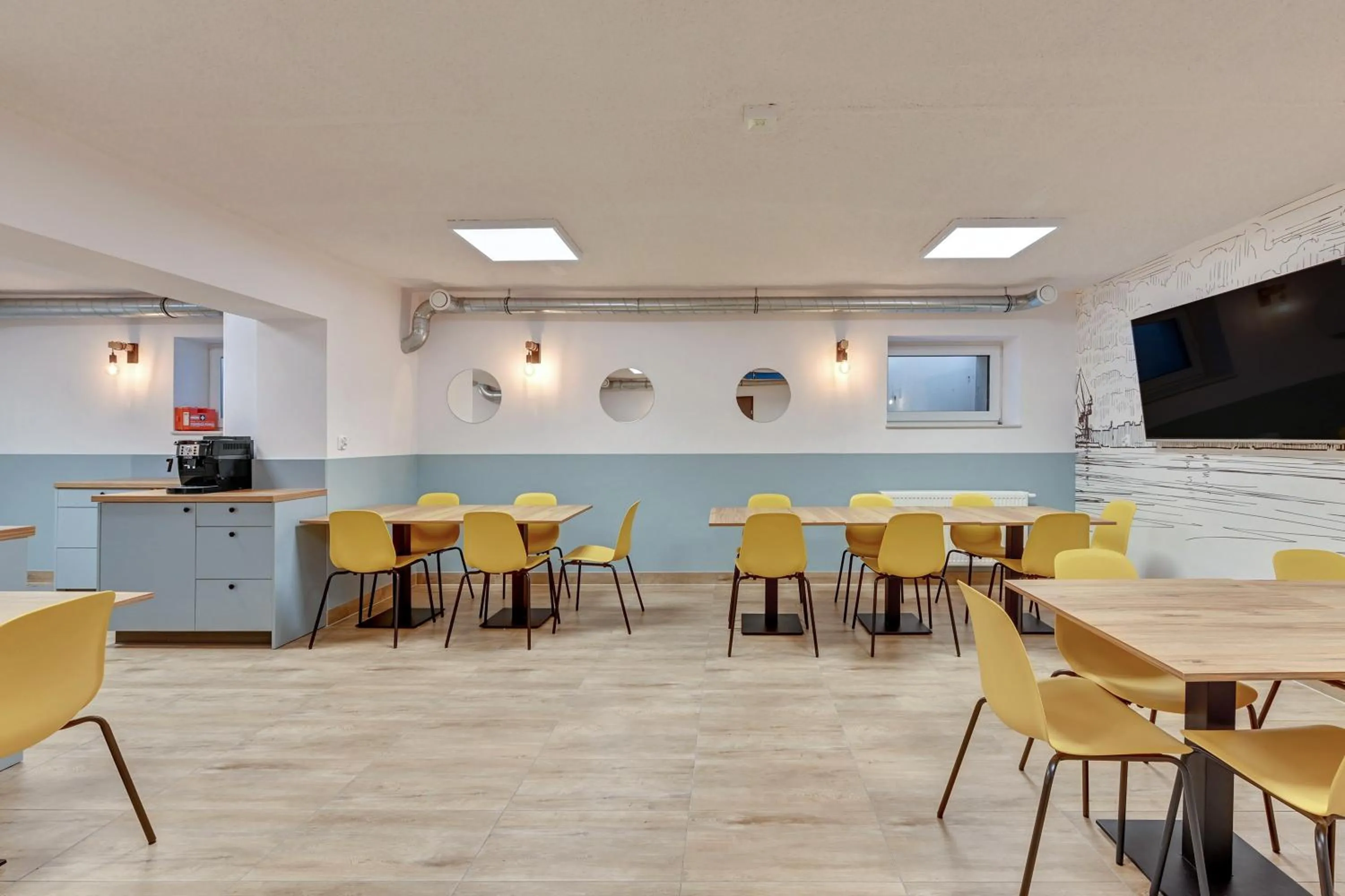 Communal lounge/ TV room in Apartgdynia