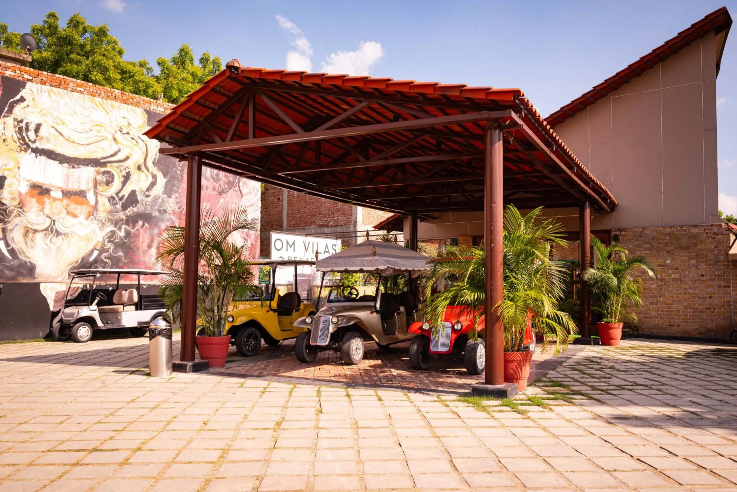 Facade/entrance in Om Vilas Benares, Varanasi