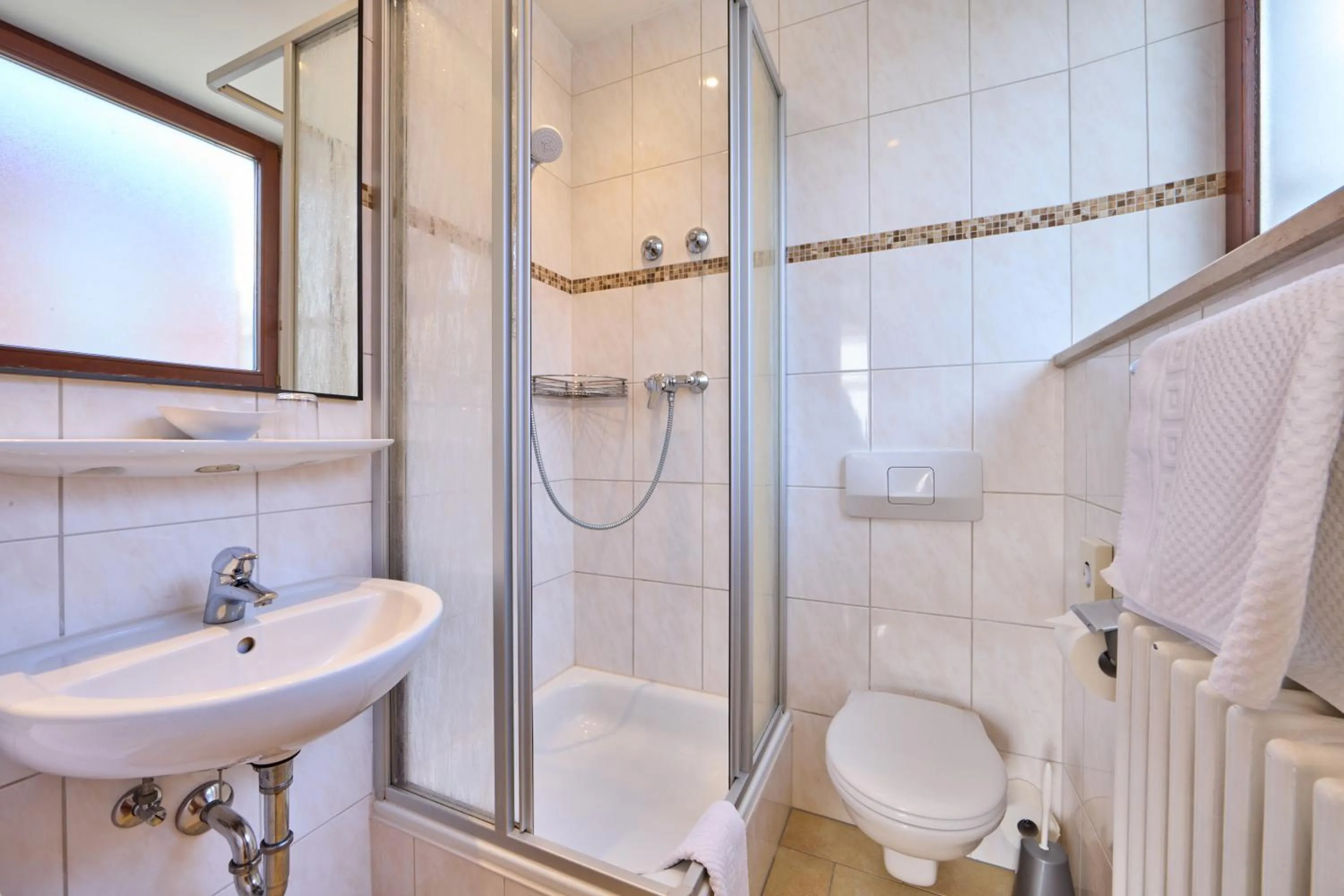 Shower in Hotel Vier Jahreszeiten