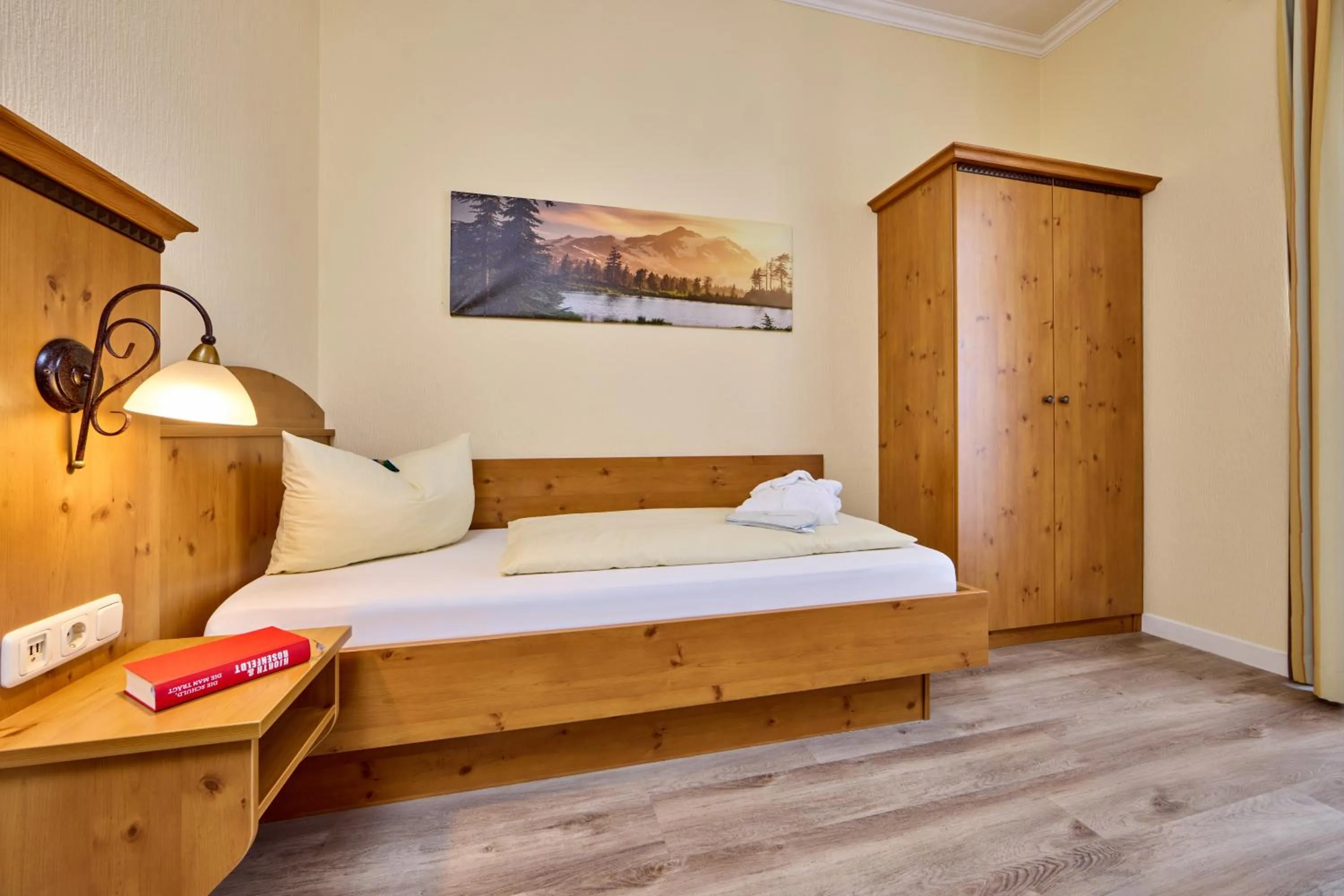 Bed in Hotel Vier Jahreszeiten