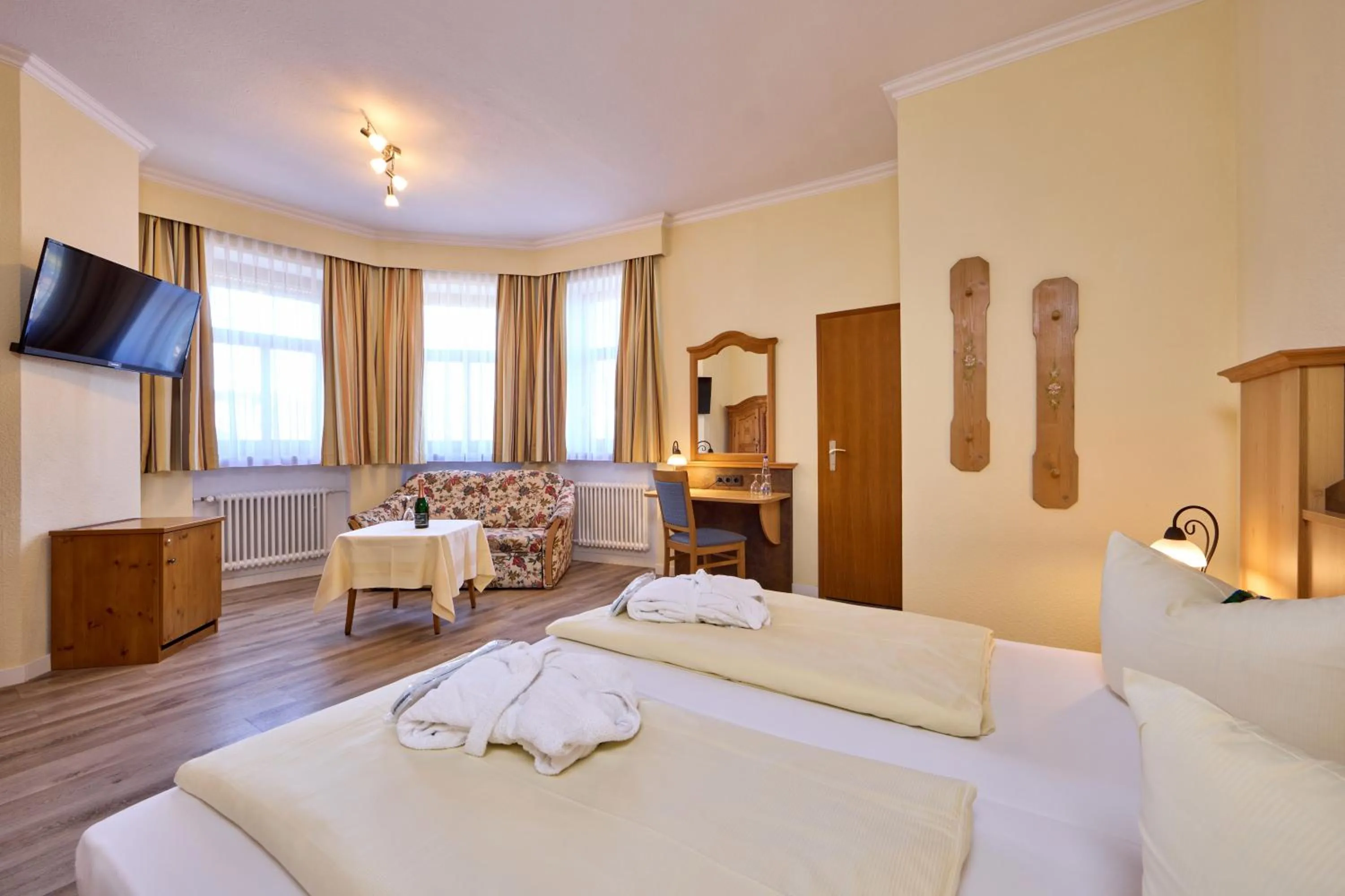 Bed in Hotel Vier Jahreszeiten