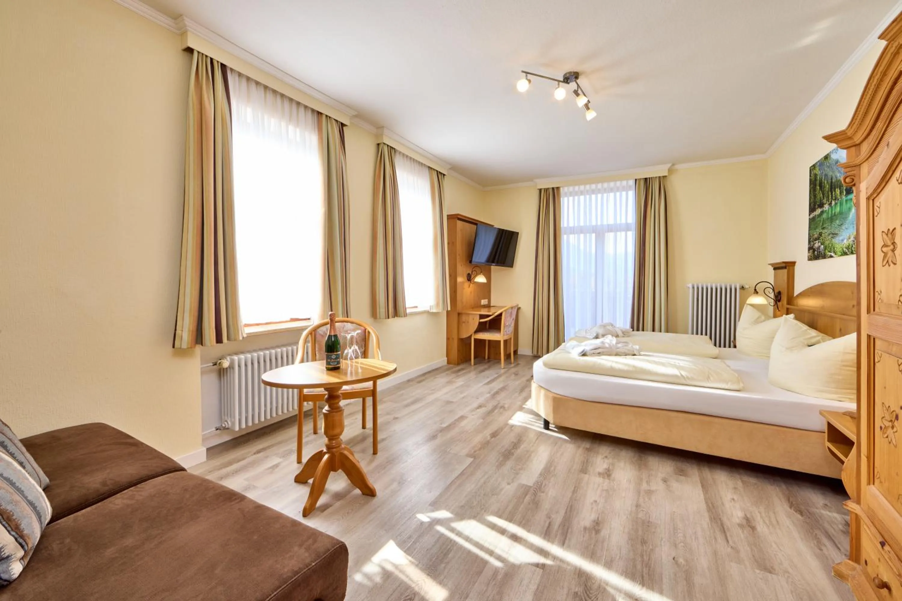 Bed in Hotel Vier Jahreszeiten