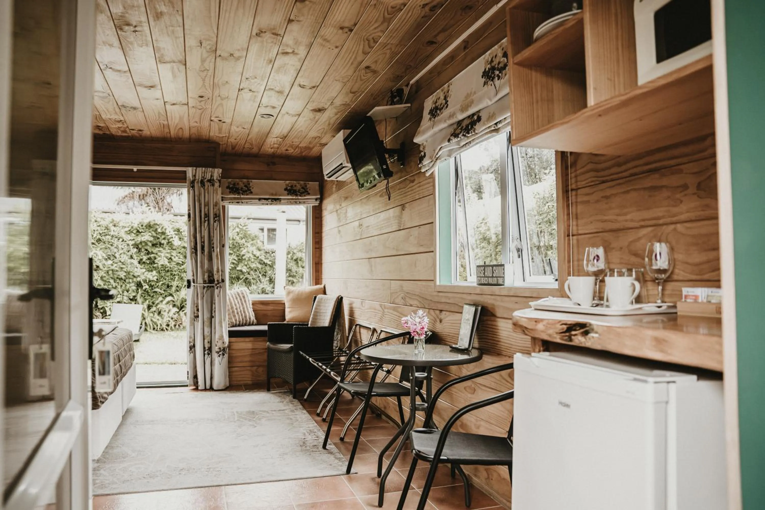 Living room in Tatahi Lodge Beach Resort