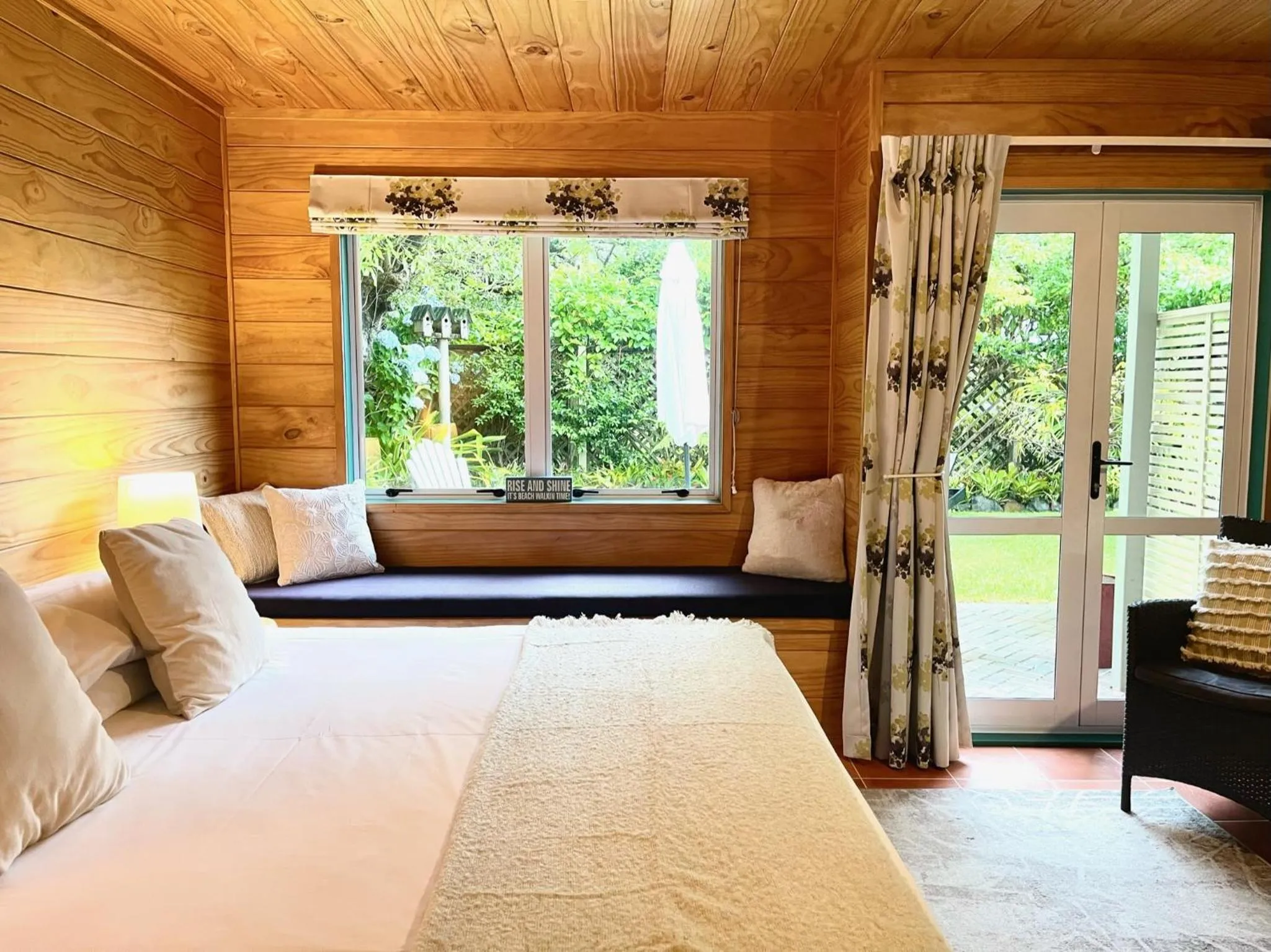 Bed in Tatahi Lodge Beach Resort