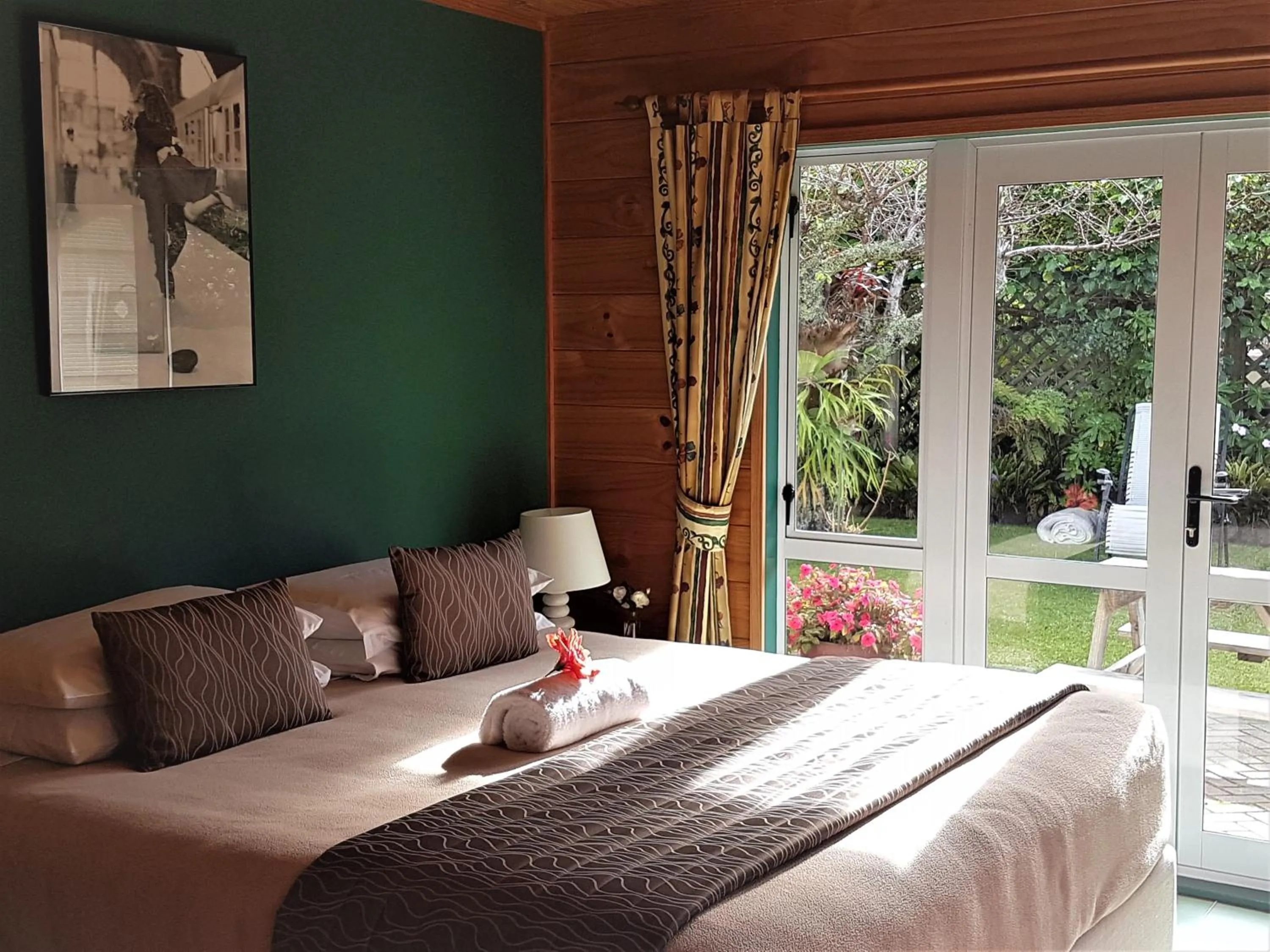 Bed in Tatahi Lodge Beach Resort