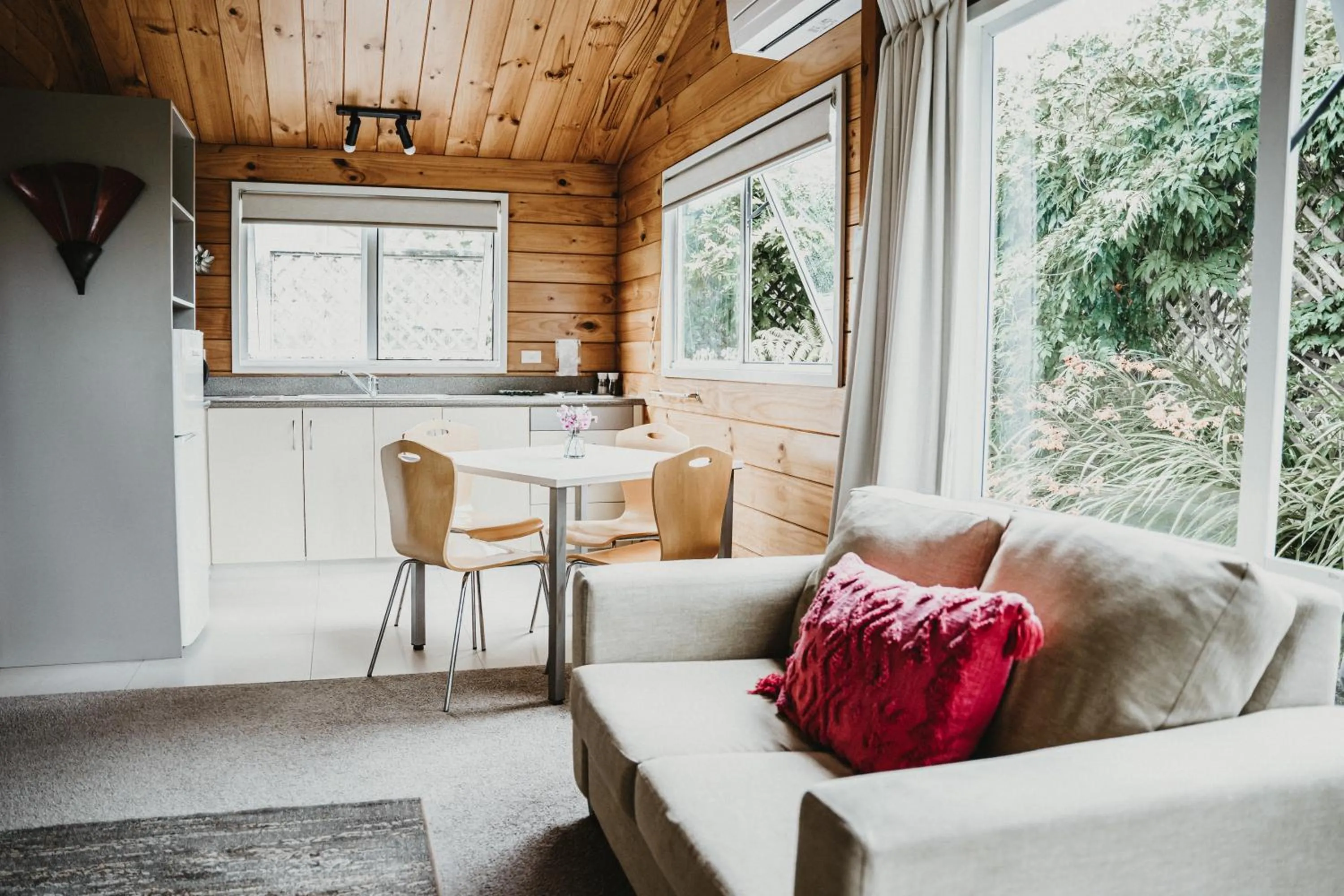 Living room in Tatahi Lodge Beach Resort