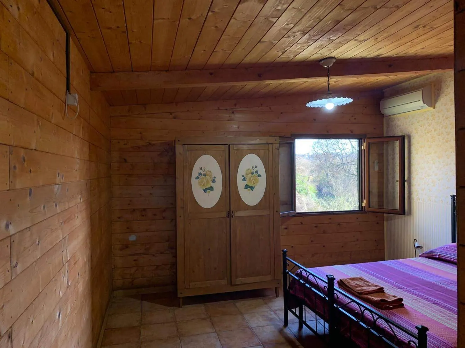 Bed in Night in the Wood Sorbo