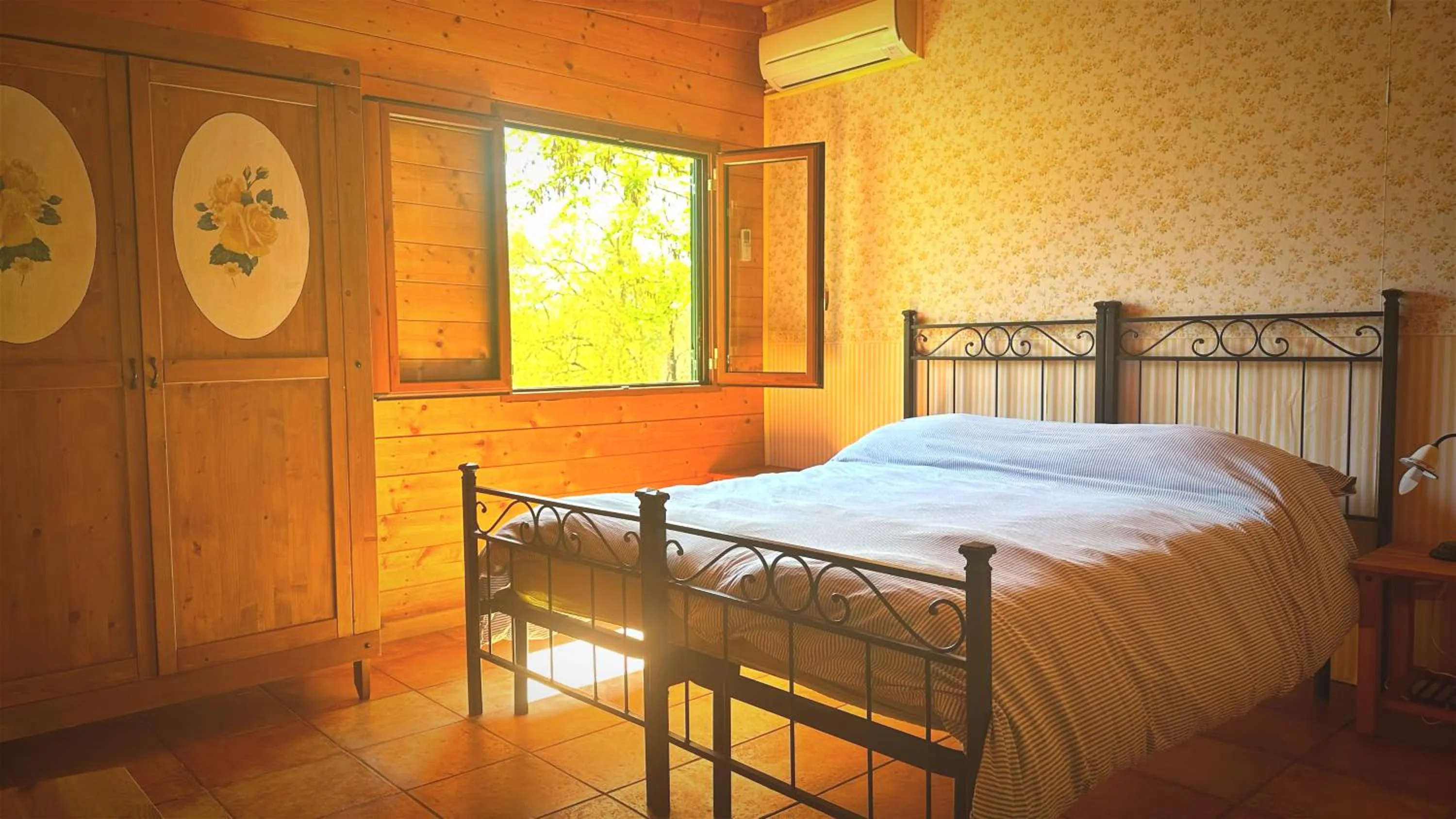 Bed in Night in the Wood Sorbo