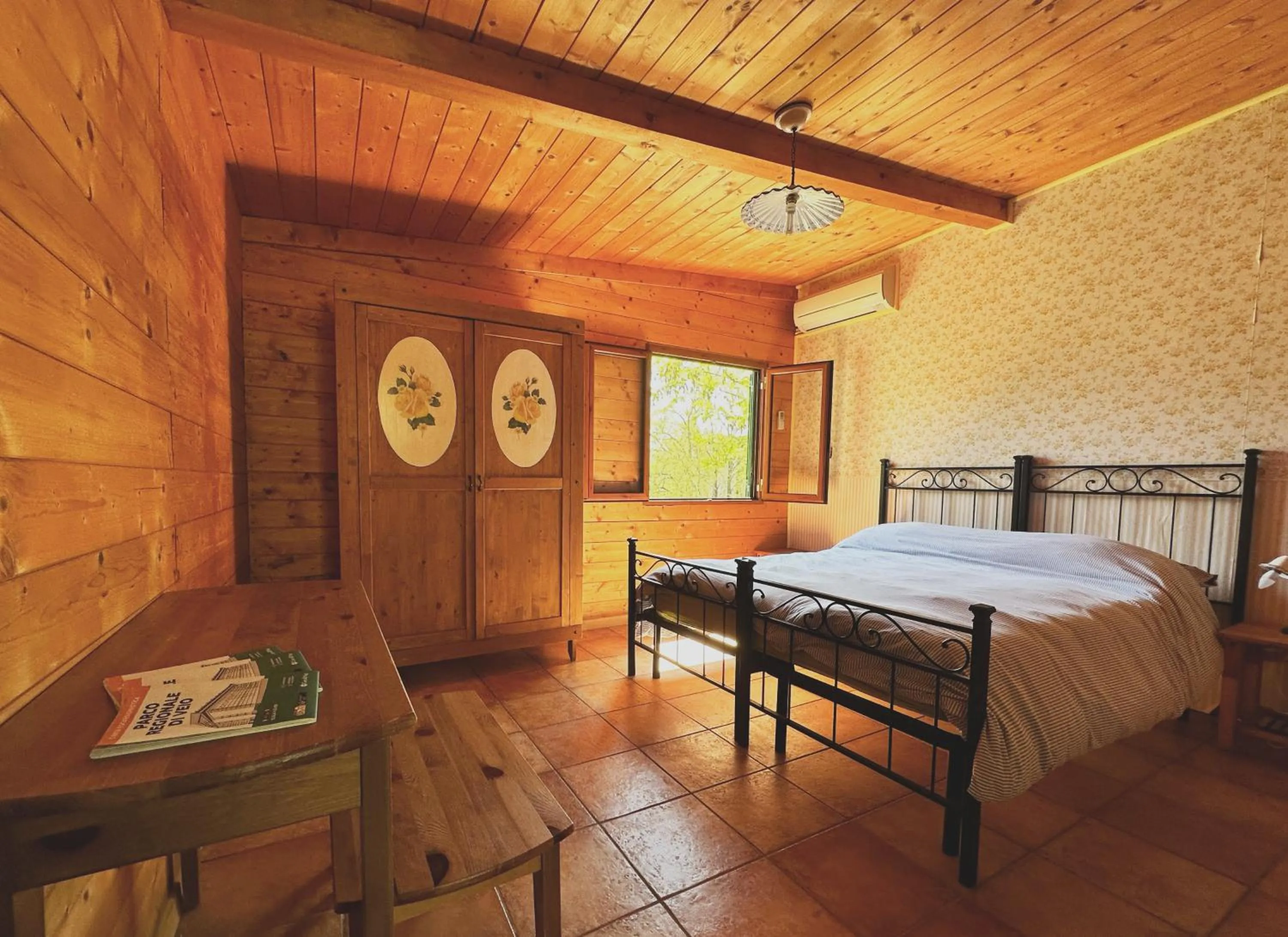 Bed in Night in the Wood Sorbo