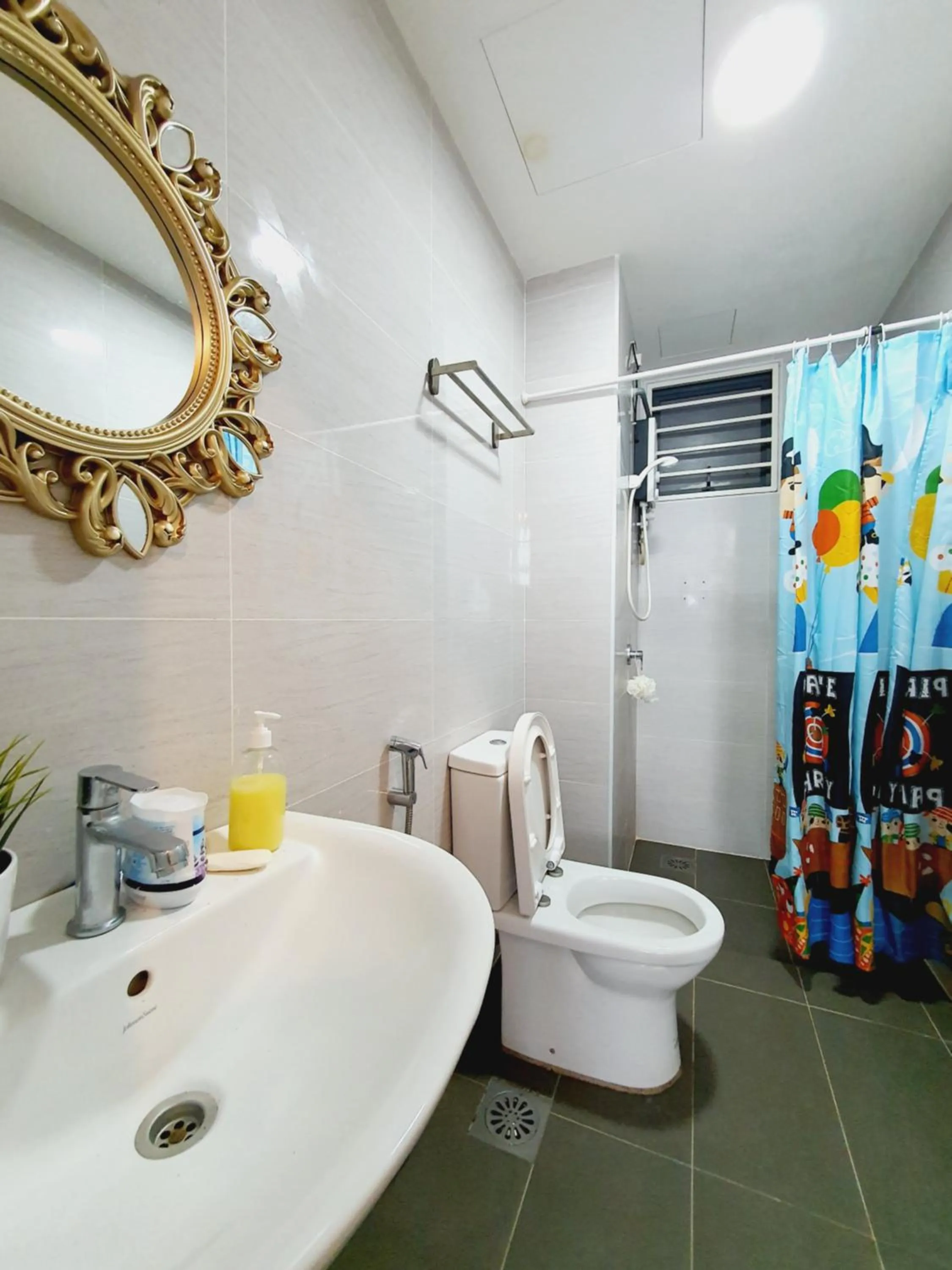 Toilet in Vista Royal Homestay