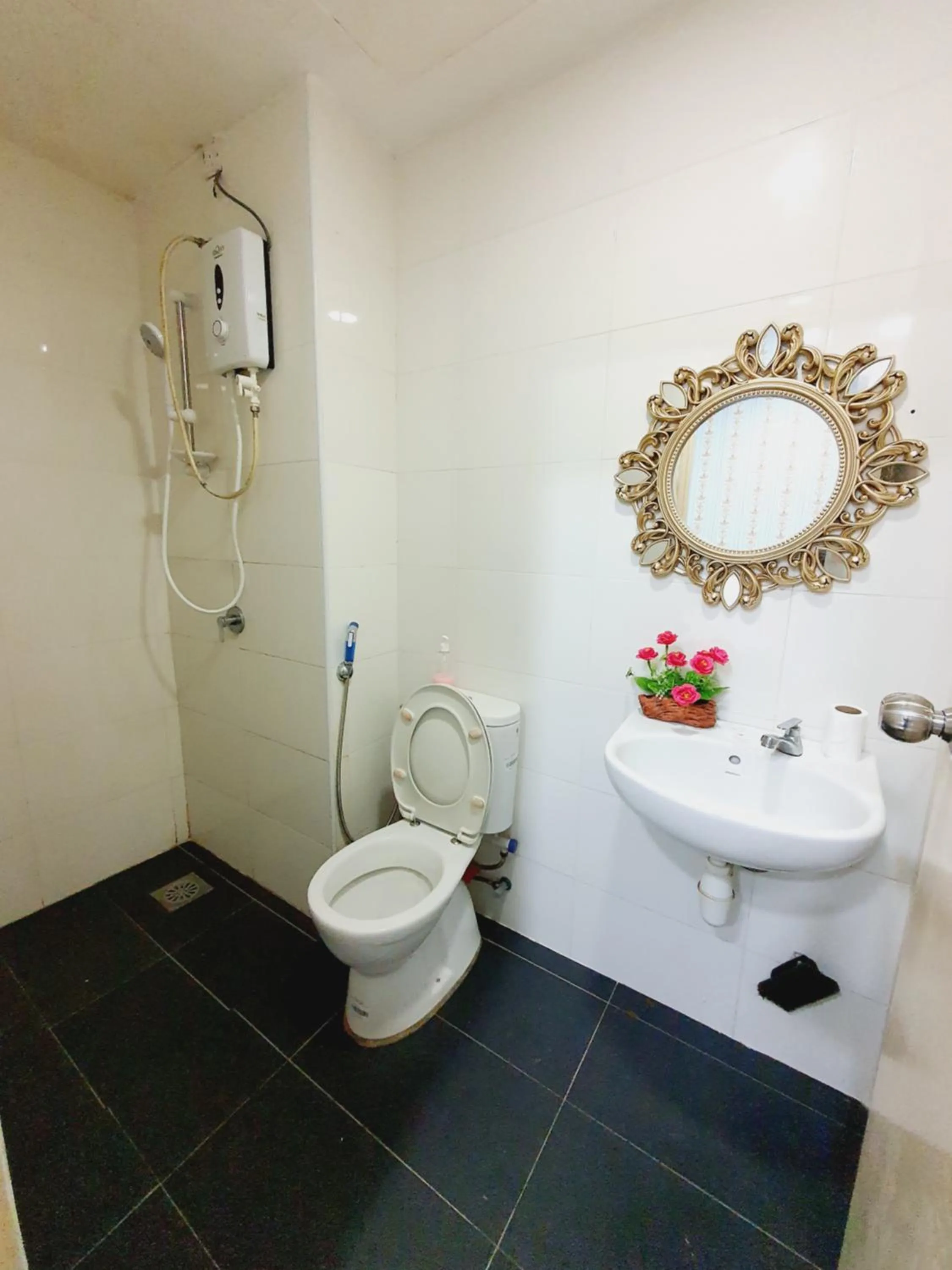 Bathroom in Vista Royal Homestay