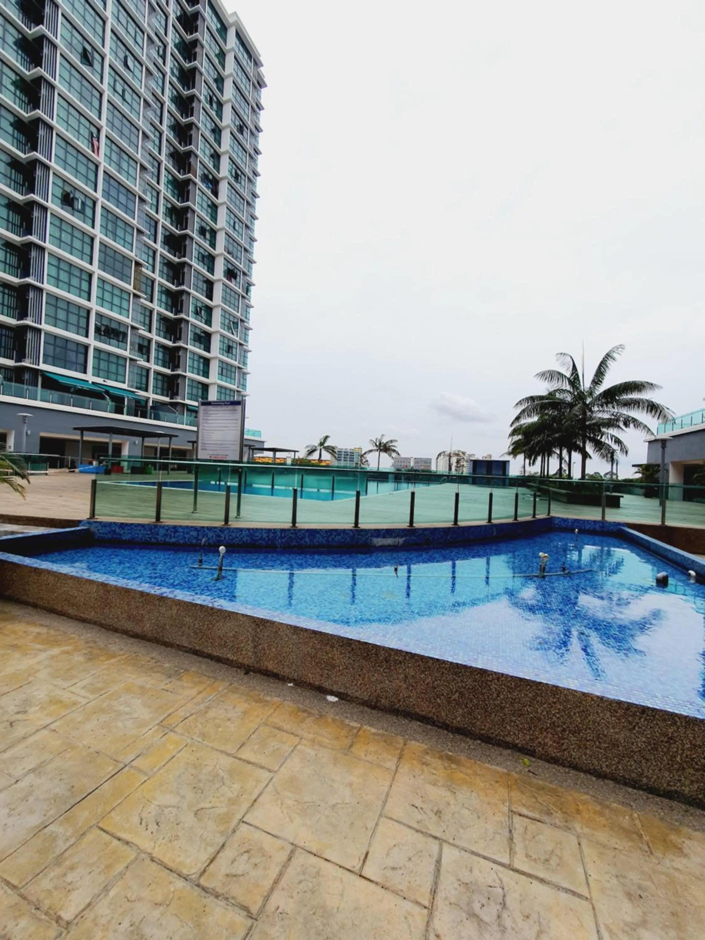 Swimming pool in Vista Royal Homestay