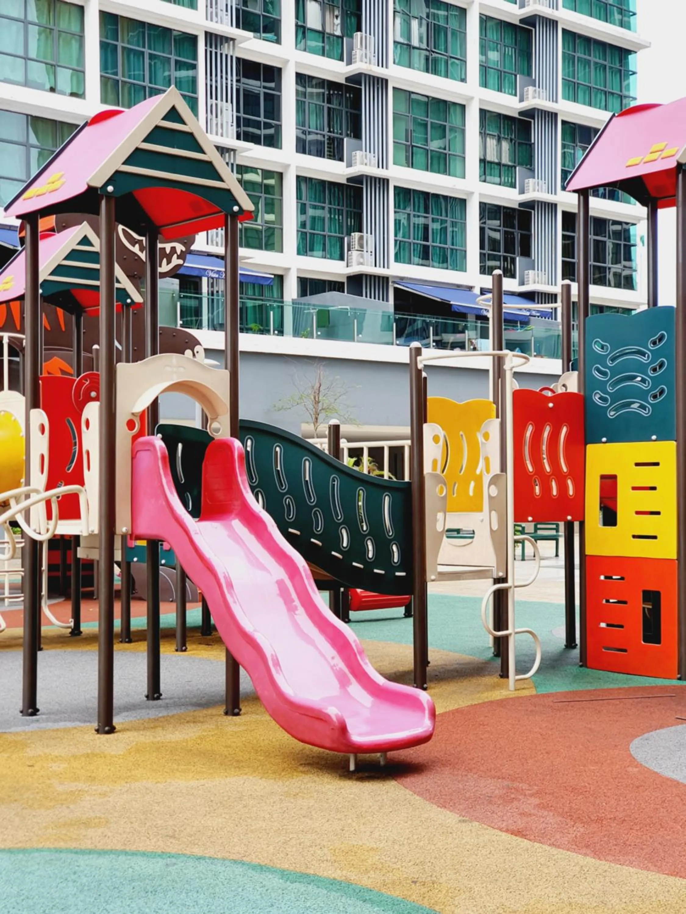 Property building in Vista Royal Homestay