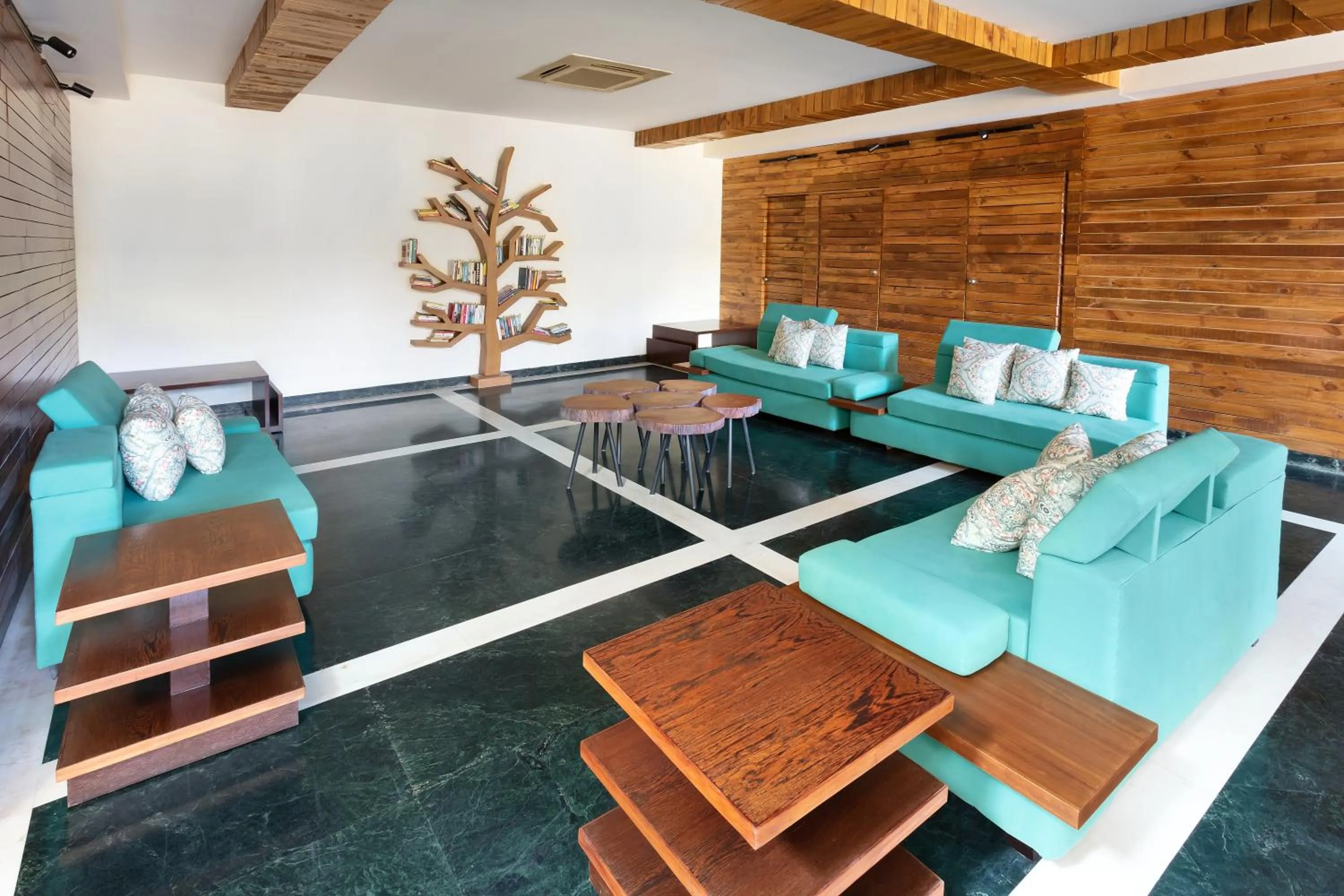 Lounge or bar in Suryavilas Luxury Resort & Spa