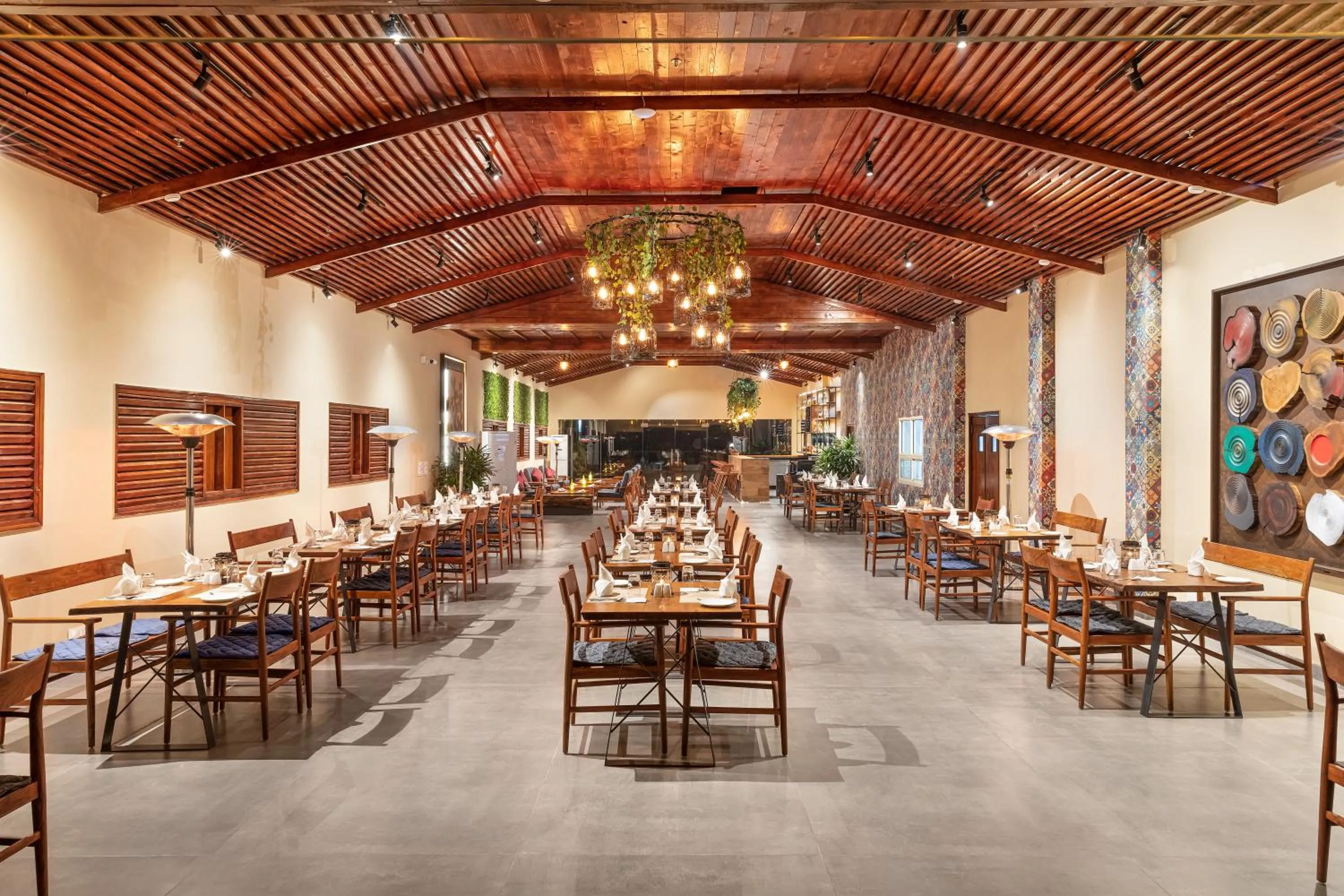 Restaurant/places to eat in Suryavilas Luxury Resort & Spa