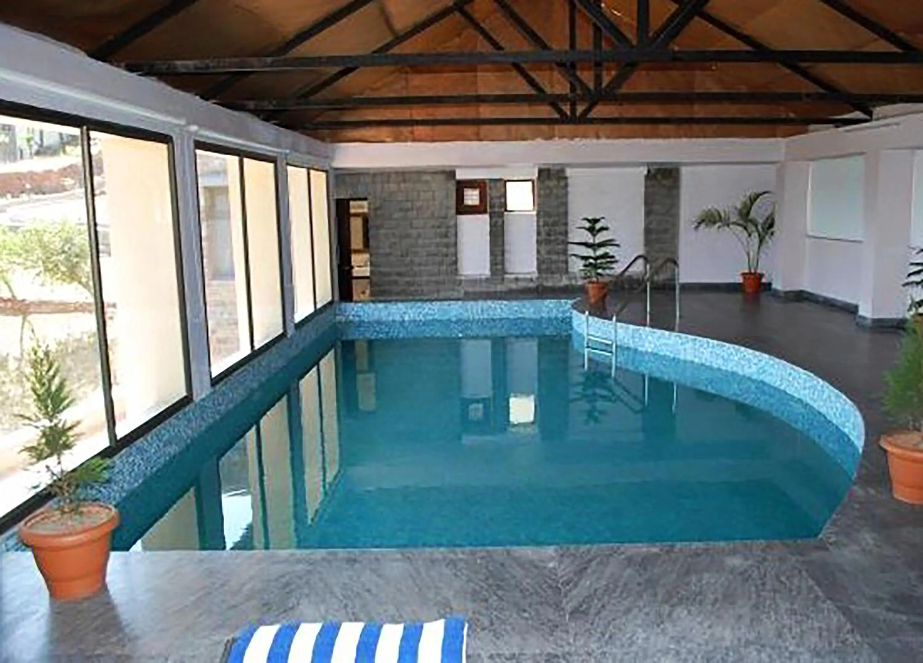 Pool view in Suryavilas Luxury Resort & Spa