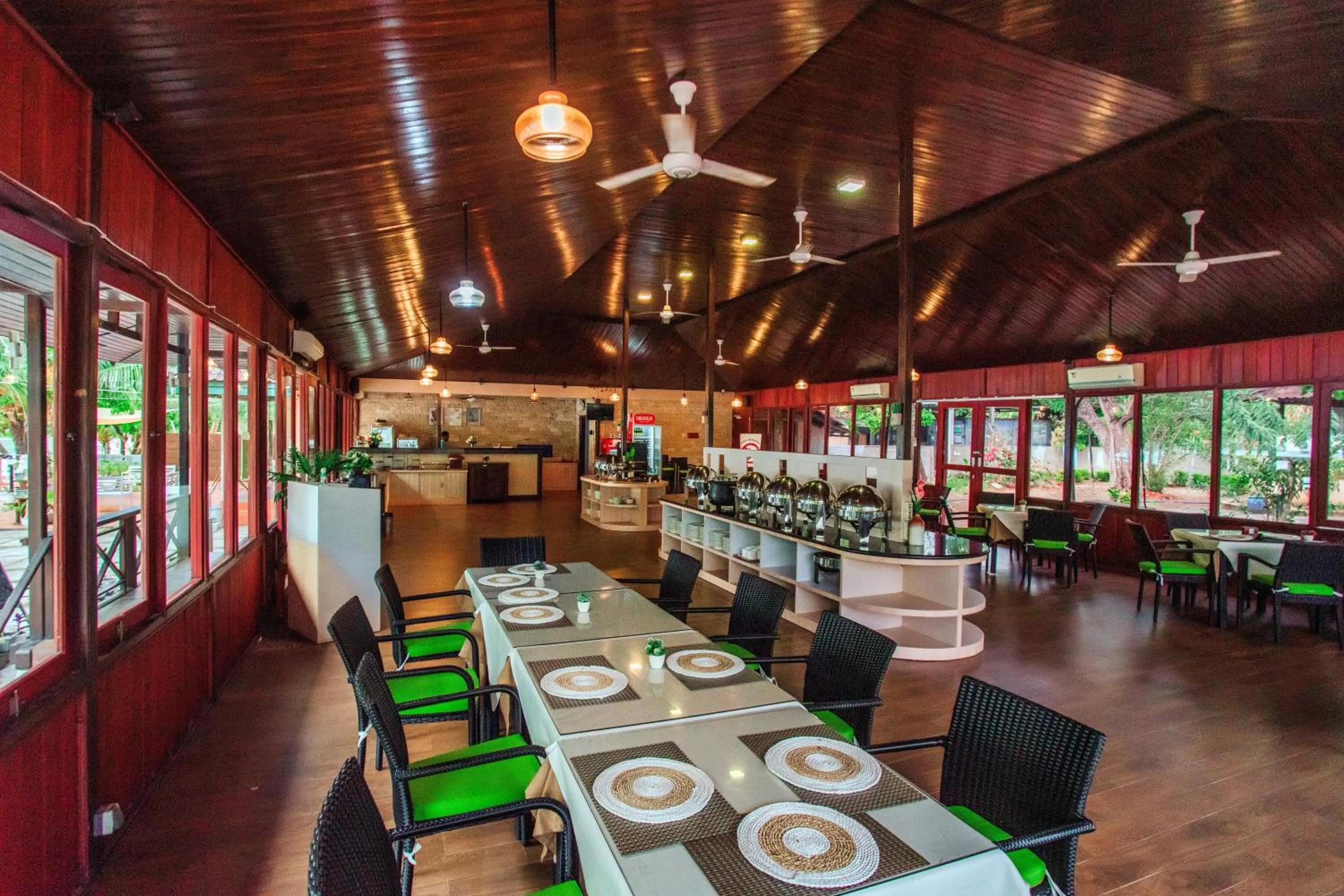 Restaurant/places to eat in Sylvia Hotel & Resort Komodo