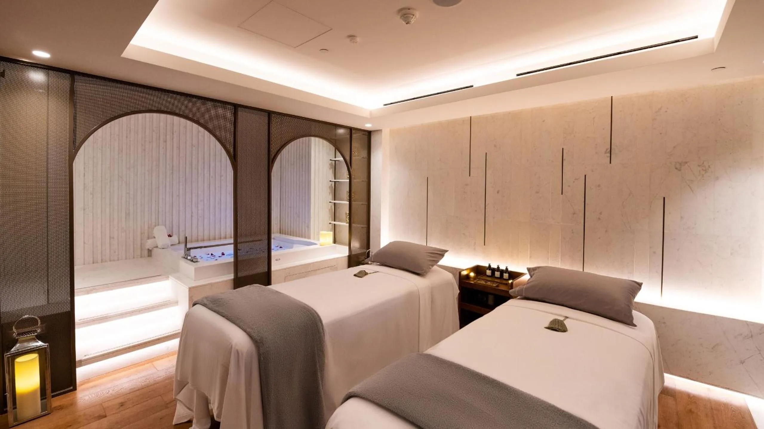 Massage, Bed in Jumeirah Beach Hotel Dubai