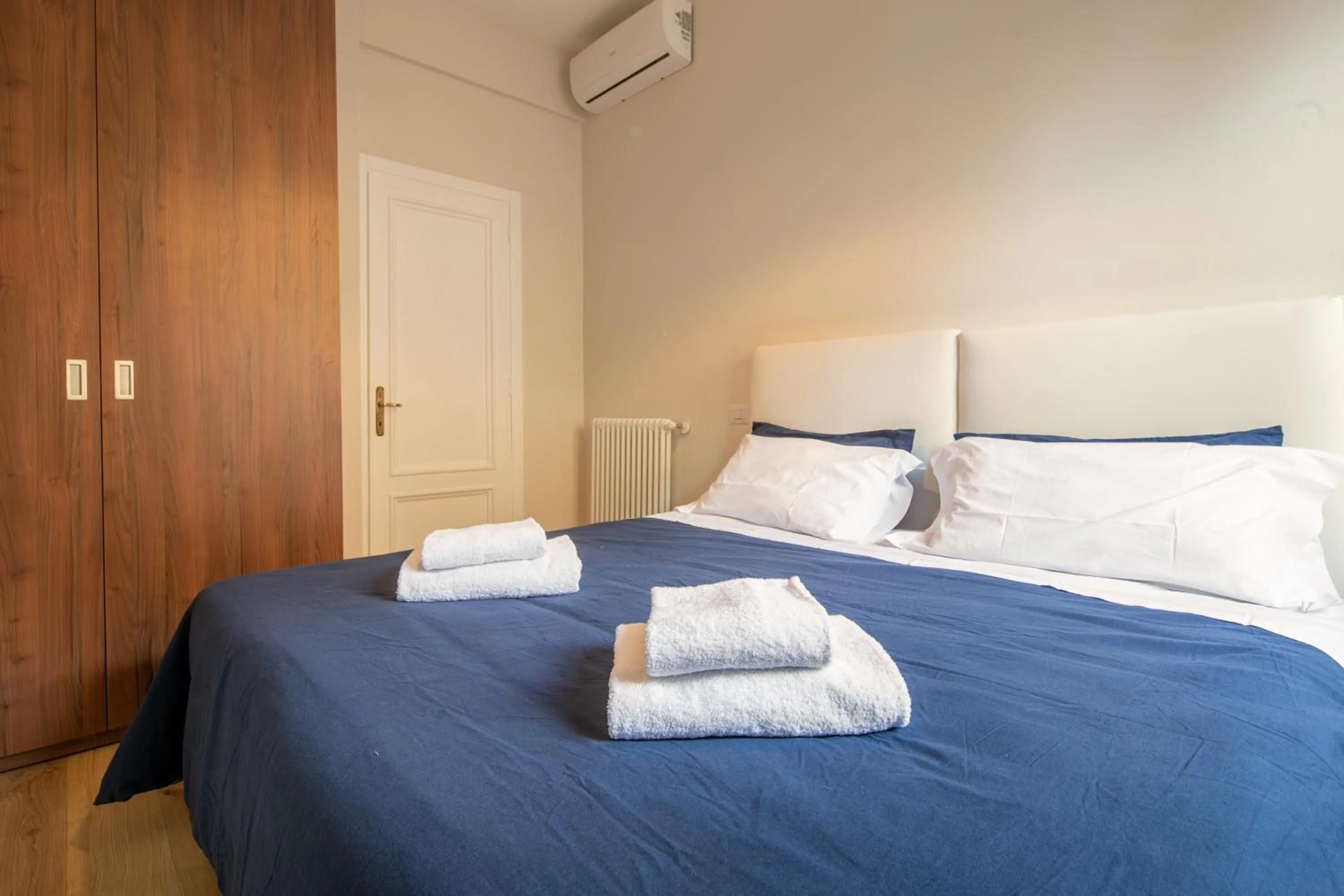 Bed in Ponte Vecchio White by Mmega