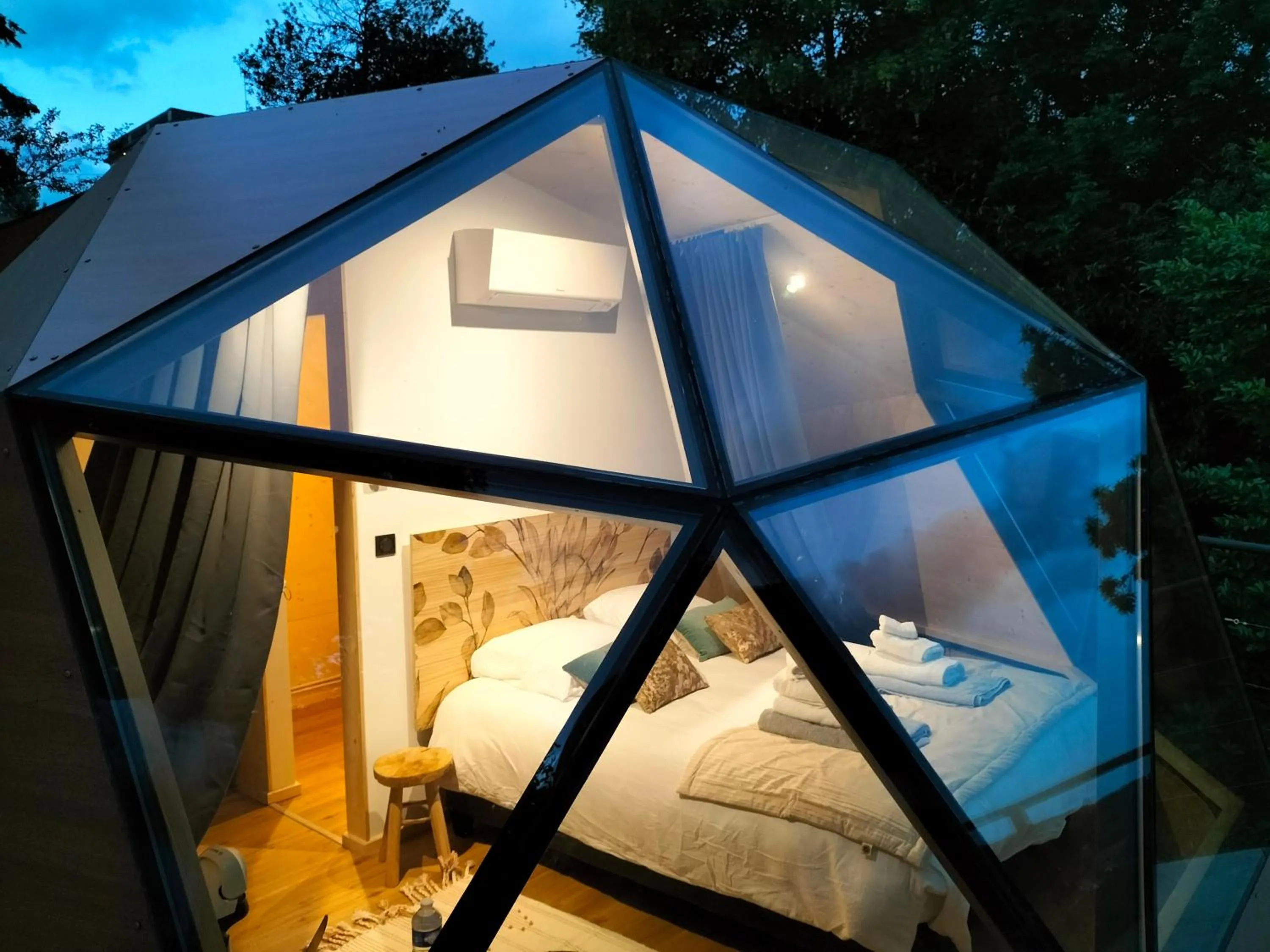 Property building, Bed in Demeure de la Garenne