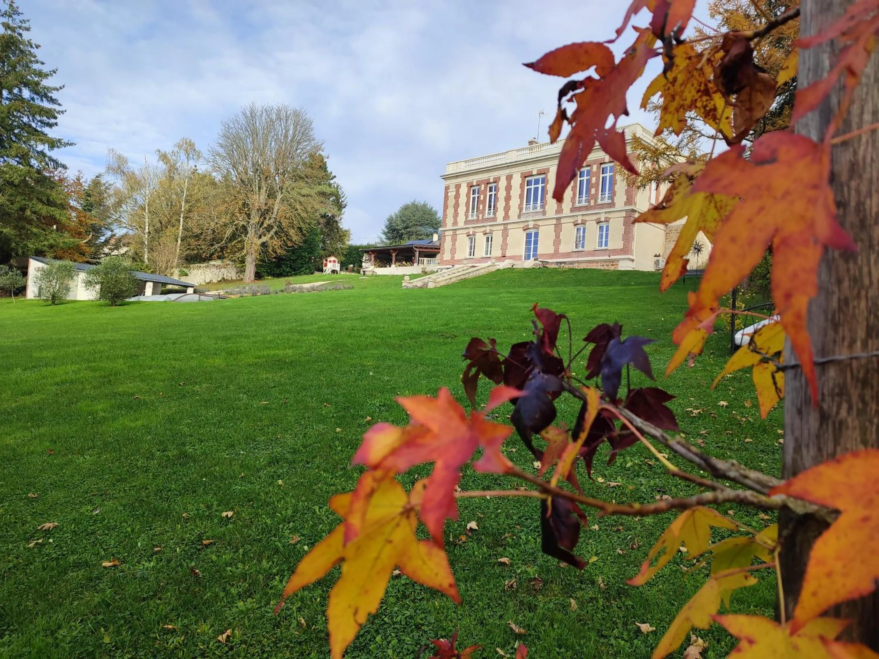 Garden view in Demeure de la Garenne