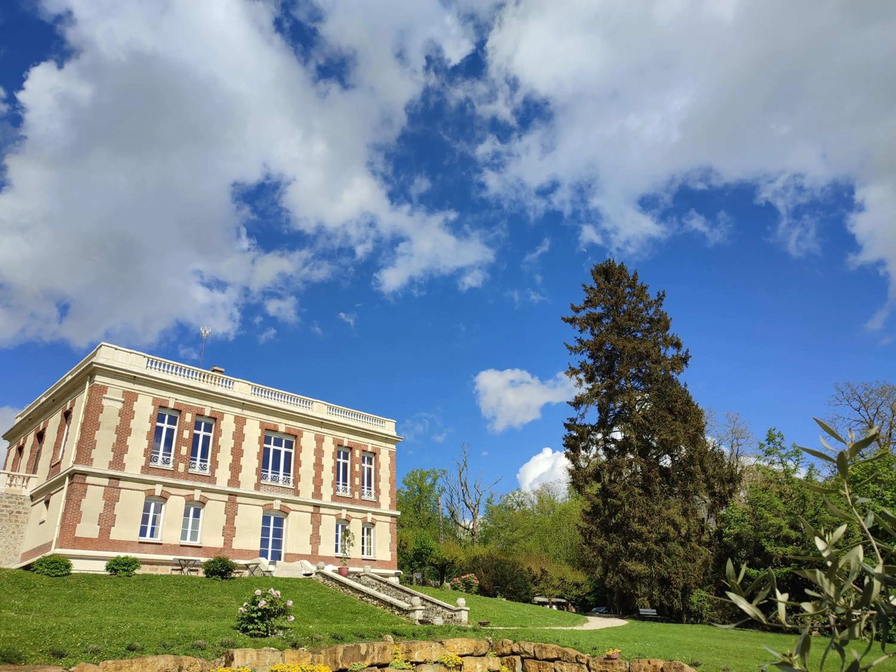 Property building in Demeure de la Garenne