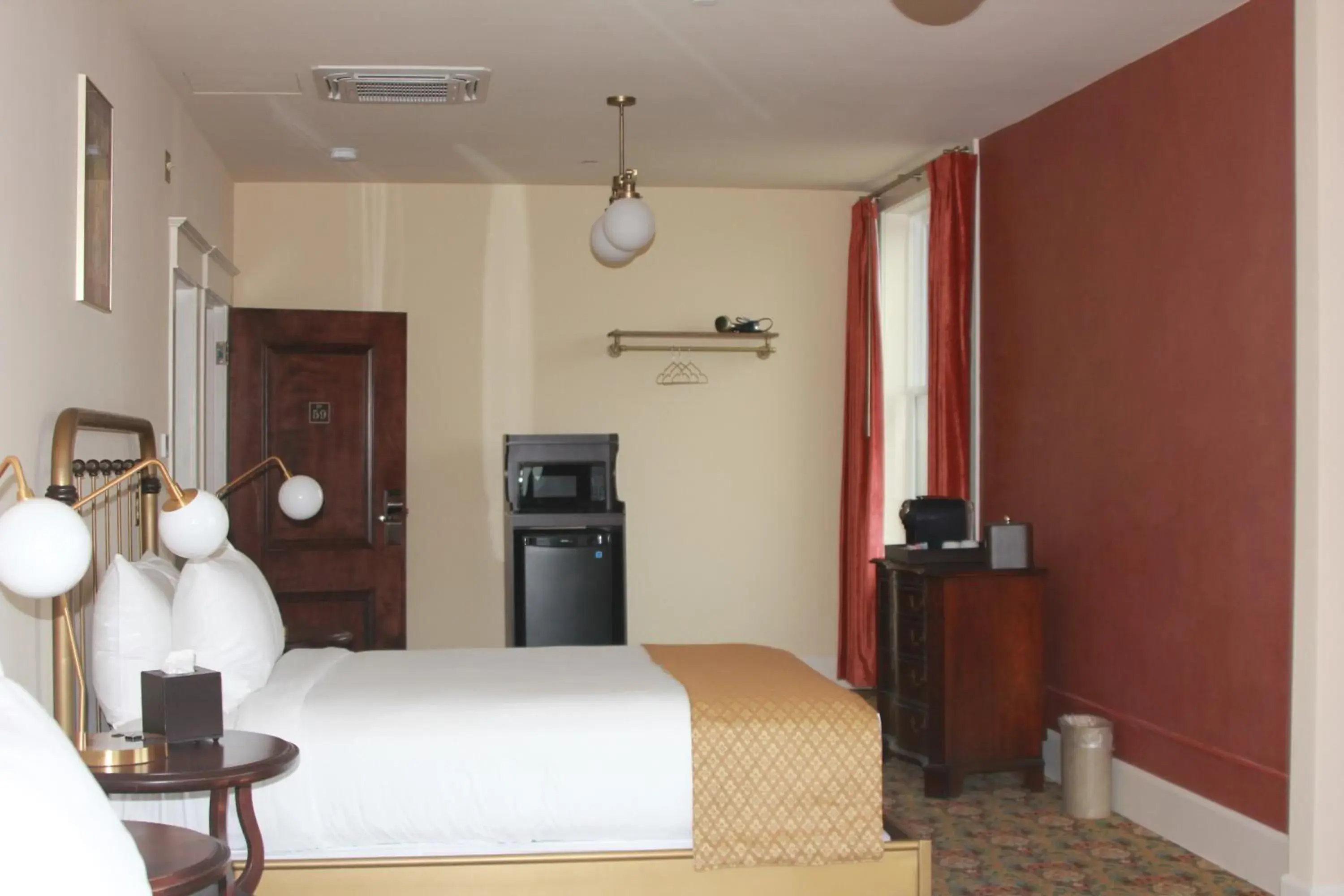 Queen Room with Two Queen Beds in Belvada Hotel Queen Room with Two Queen Beds in Belvada Hotel