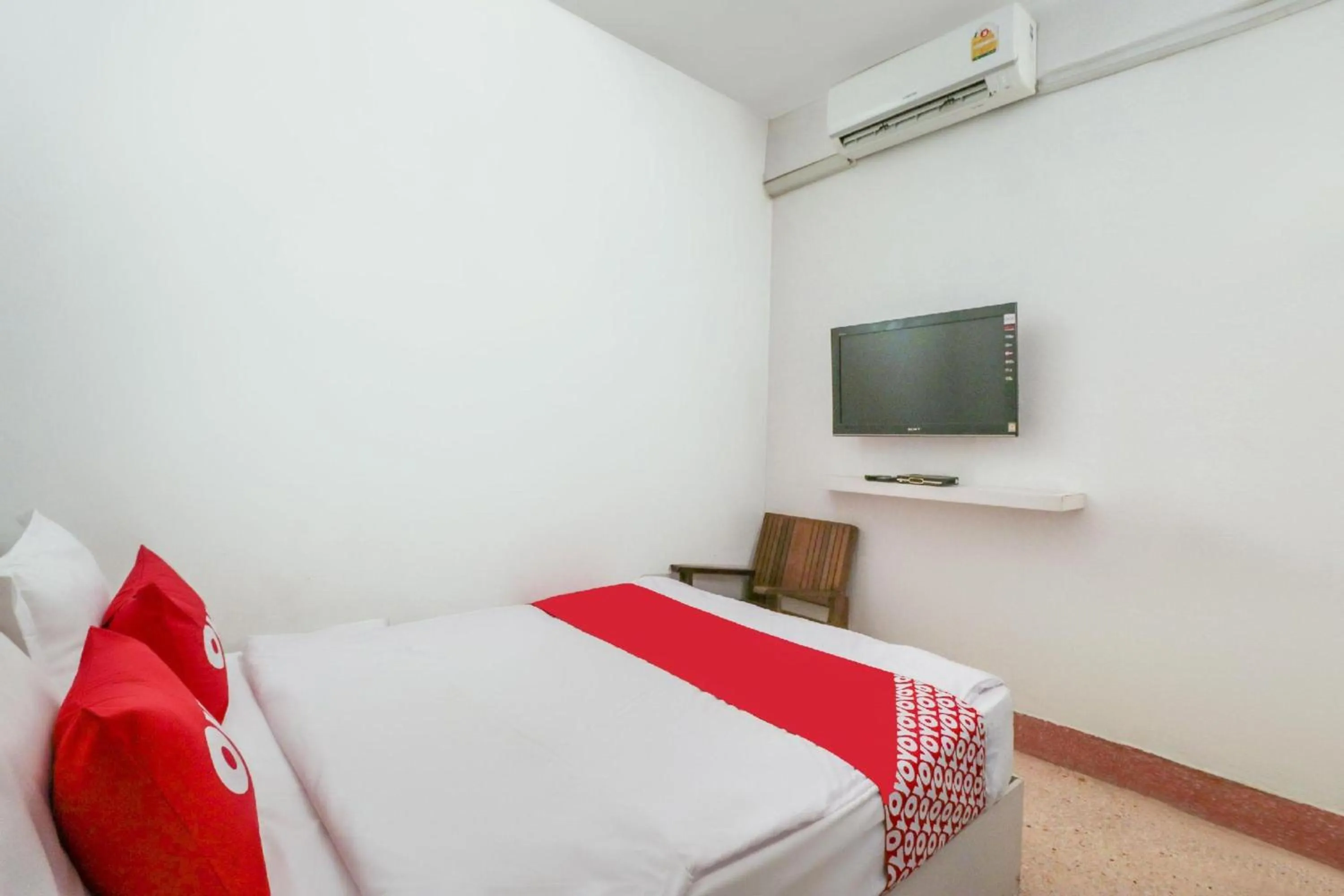 Bedroom, Bed in Bangkok Hub Hostel