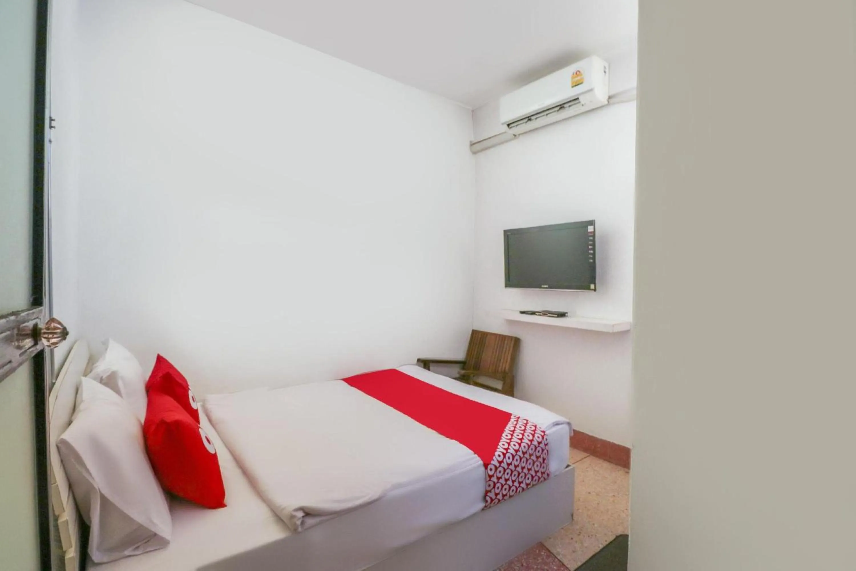 Bedroom, Bed in Bangkok Hub Hostel