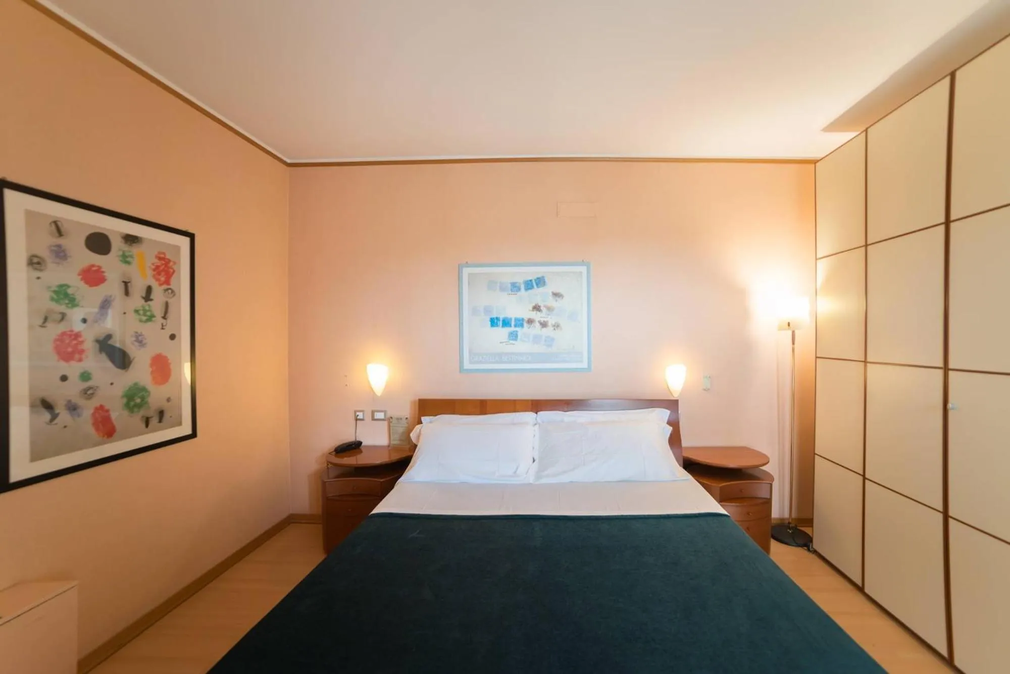 Bed in Montebello Park Hotel