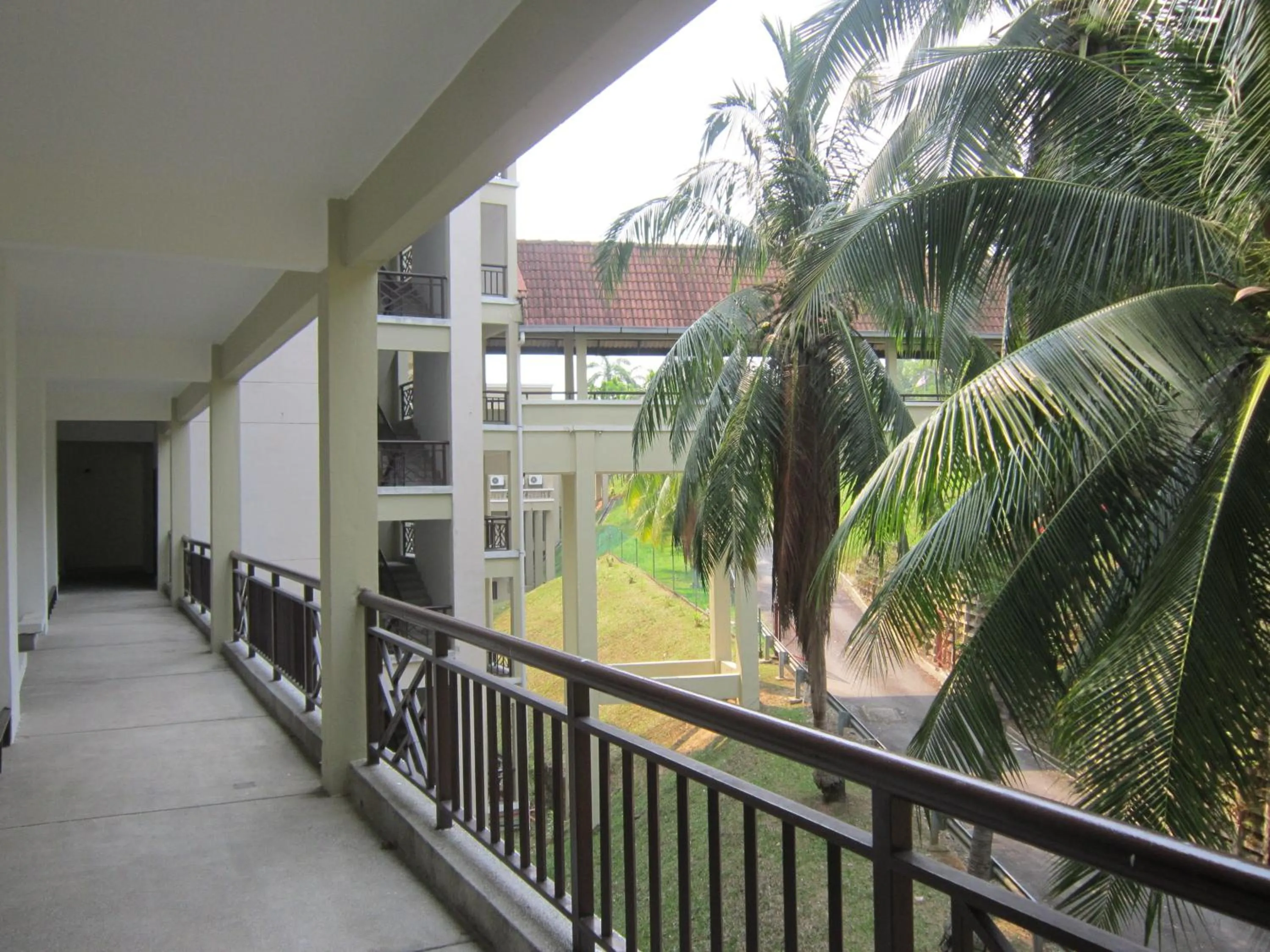 Area and facilities in Paradise Lagoon Apartment